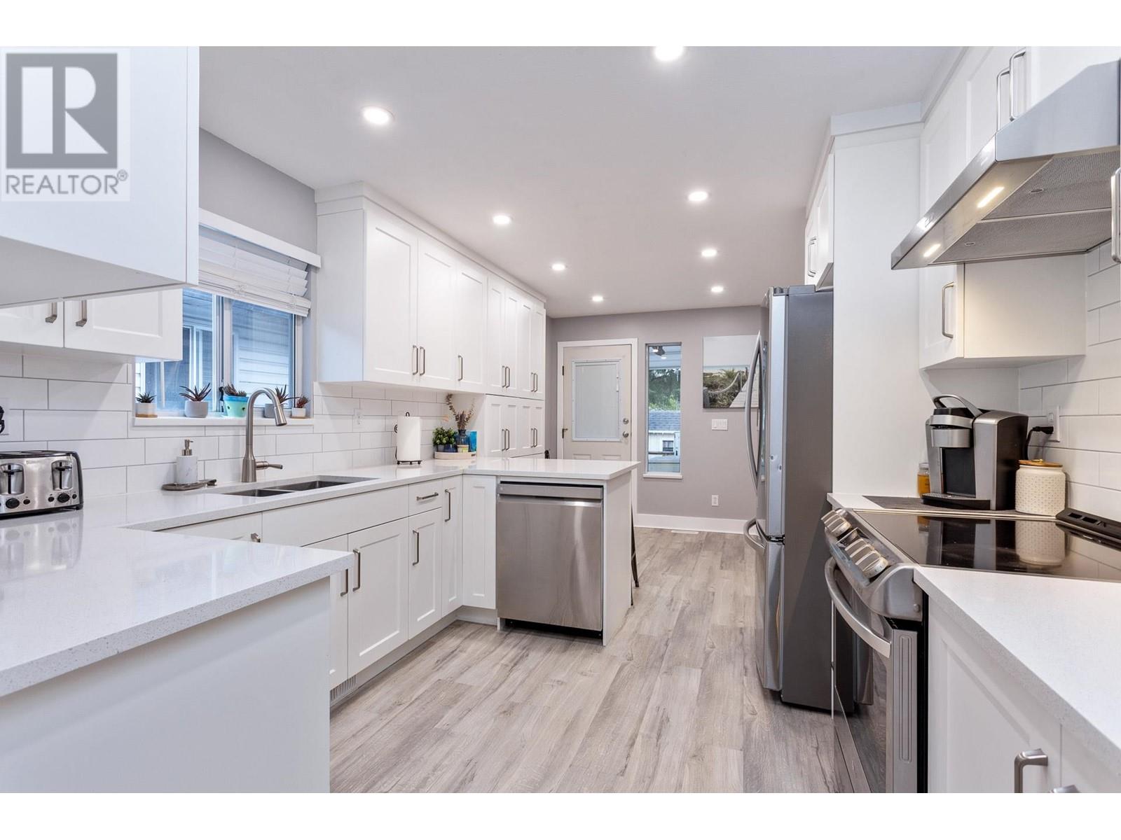 2230 Hawthorne Avenue, Port Coquitlam, British Columbia  V3C 1W6 - Photo 8 - R2984694