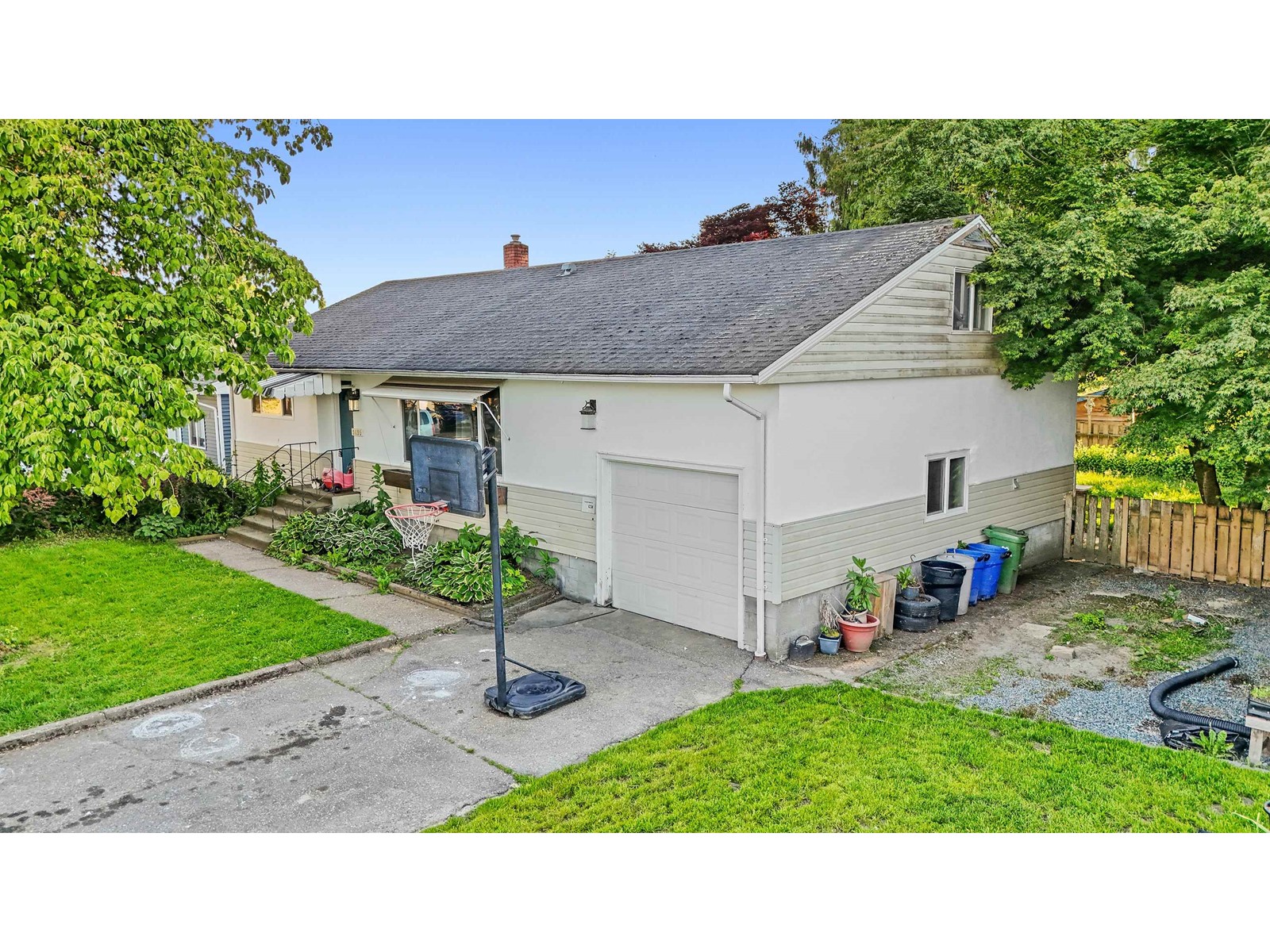 Property at 9695 MAURICE STREET image 3