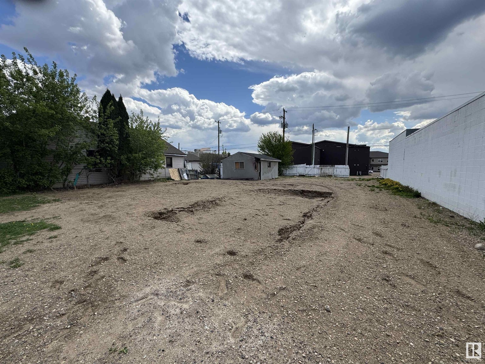 Property at 4925 51 AV image 3
