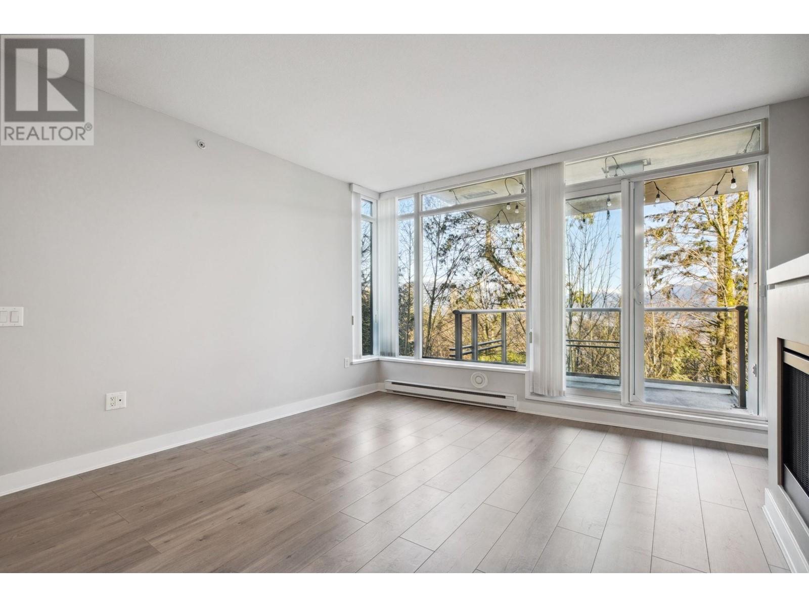 Listing Picture 14 of 33 : 202 9222 UNIVERSITY CRESCENT, Burnaby / 本拿比 - 魯藝地產 Yvonne Lu Group - MLS Medallion Club Member