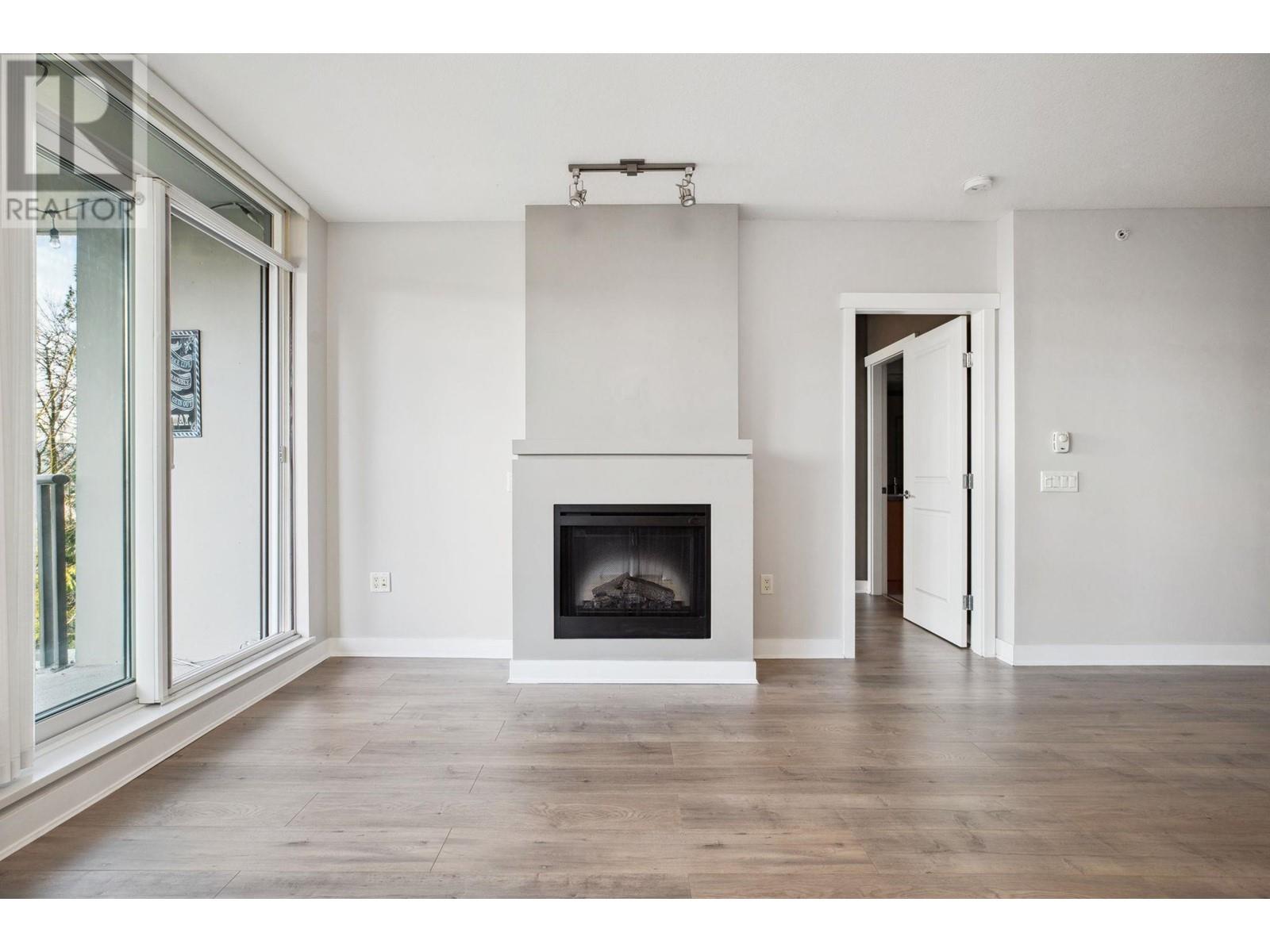 Listing Picture 18 of 33 : 202 9222 UNIVERSITY CRESCENT, Burnaby / 本拿比 - 魯藝地產 Yvonne Lu Group - MLS Medallion Club Member