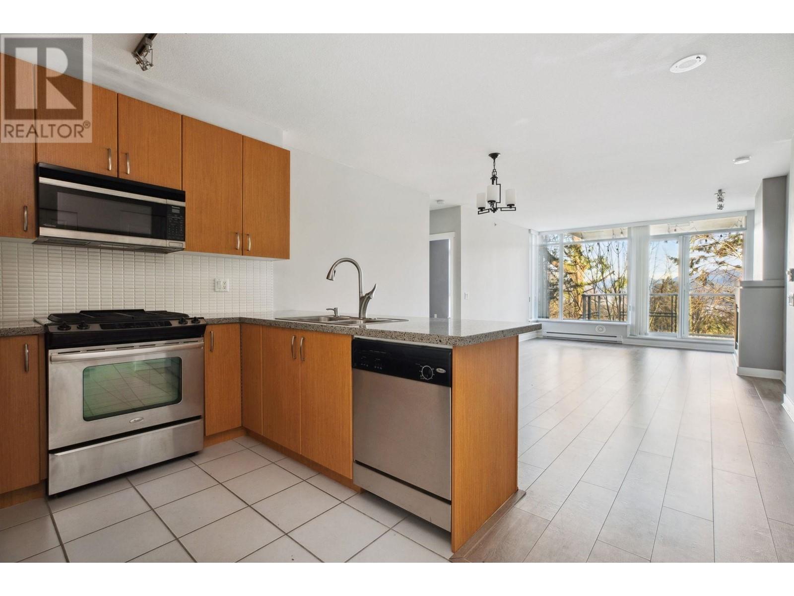 Listing Picture 9 of 33 : 202 9222 UNIVERSITY CRESCENT, Burnaby / 本拿比 - 魯藝地產 Yvonne Lu Group - MLS Medallion Club Member