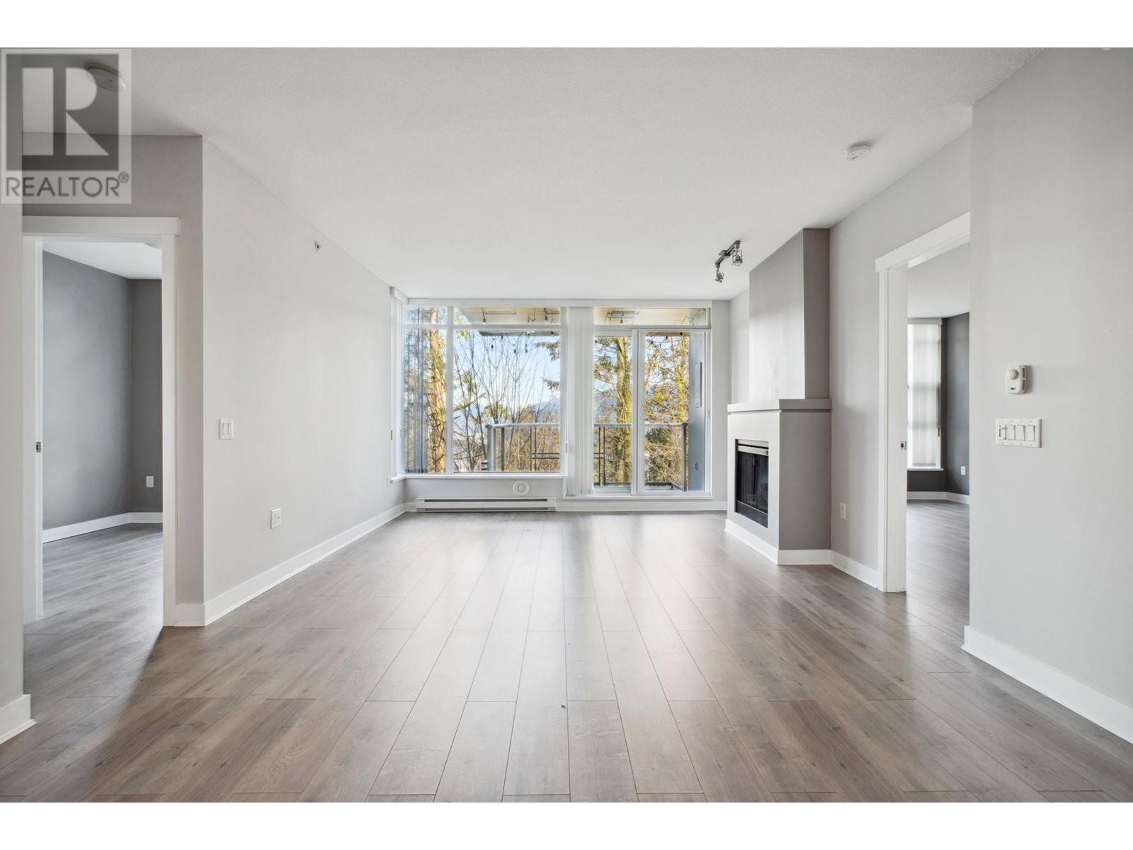 Listing Picture 12 of 33 : 202 9222 UNIVERSITY CRESCENT, Burnaby / 本拿比 - 魯藝地產 Yvonne Lu Group - MLS Medallion Club Member