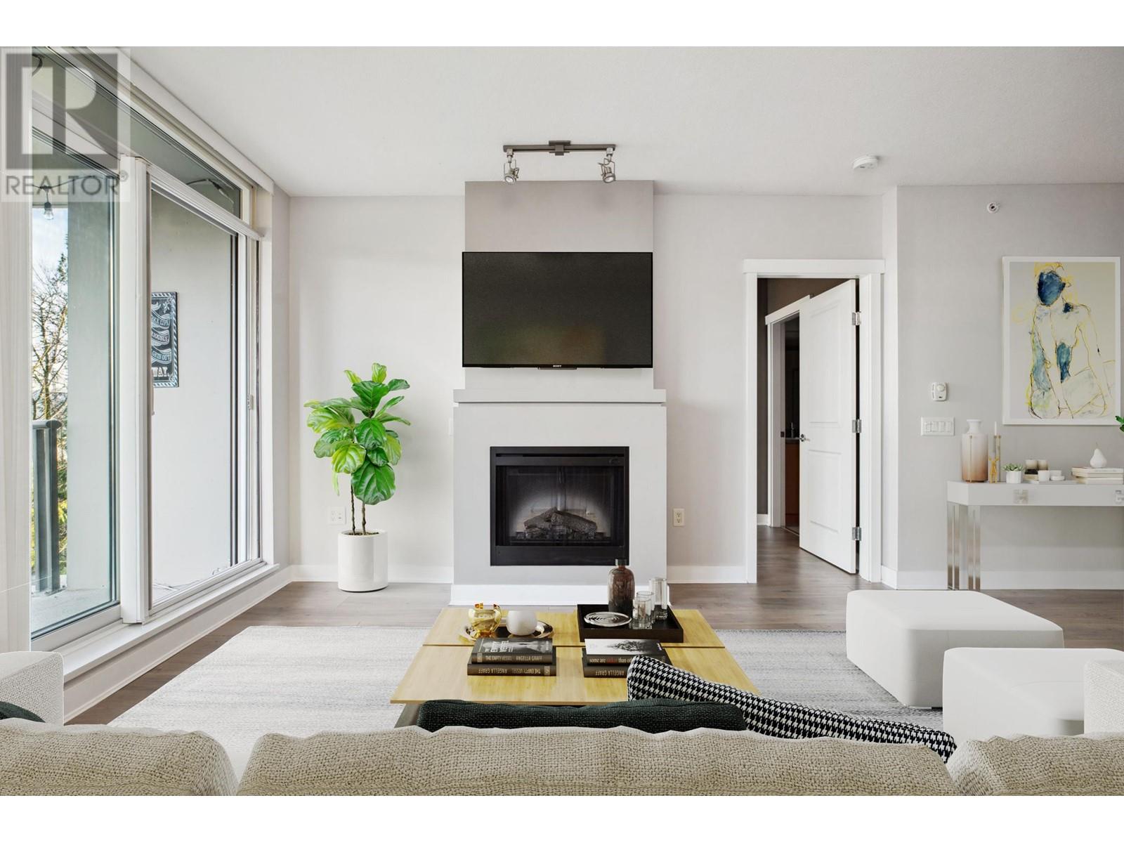Listing Picture 2 of 33 : 202 9222 UNIVERSITY CRESCENT, Burnaby / 本拿比 - 魯藝地產 Yvonne Lu Group - MLS Medallion Club Member