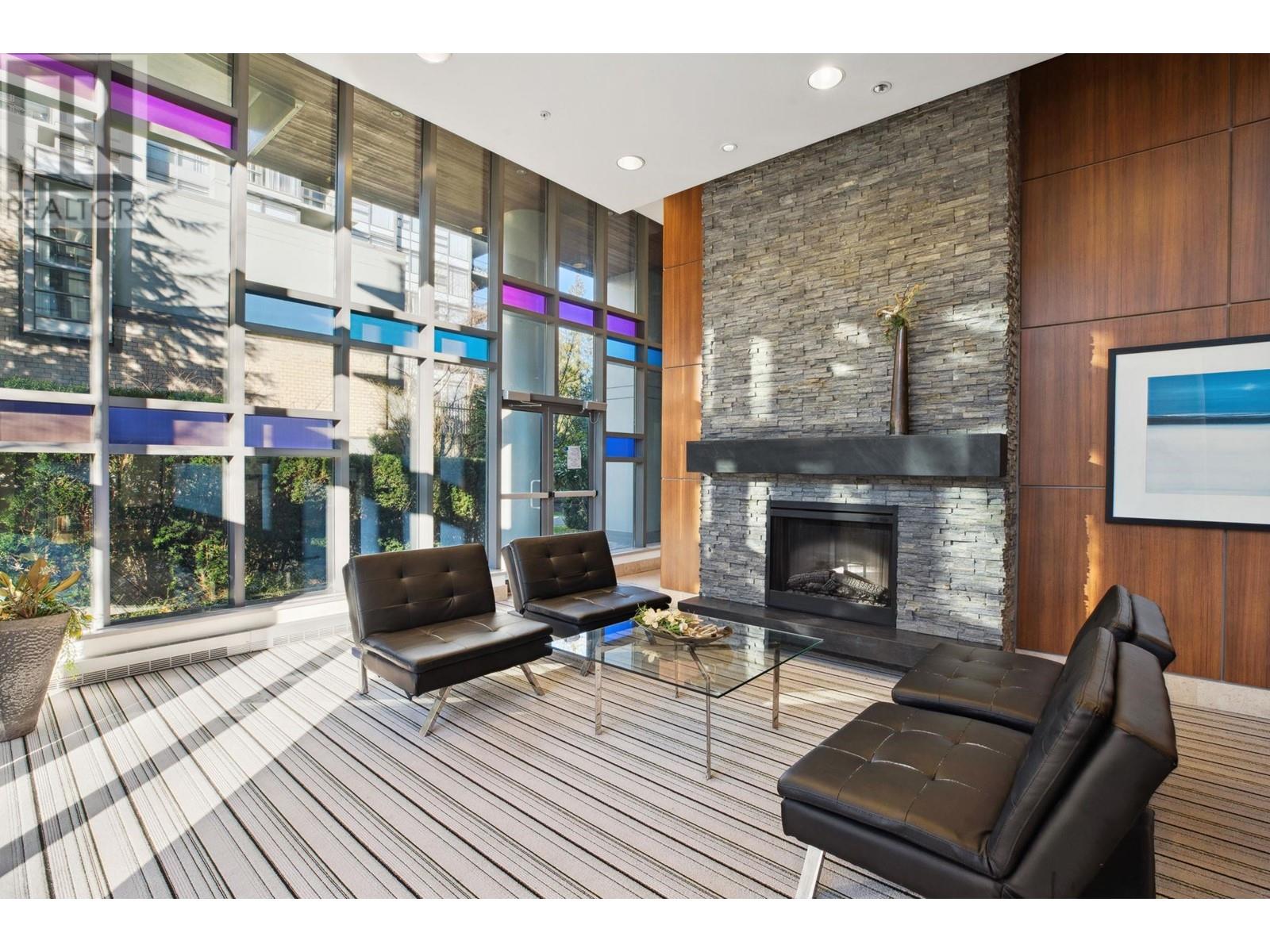 Listing Picture 6 of 33 : 202 9222 UNIVERSITY CRESCENT, Burnaby / 本拿比 - 魯藝地產 Yvonne Lu Group - MLS Medallion Club Member