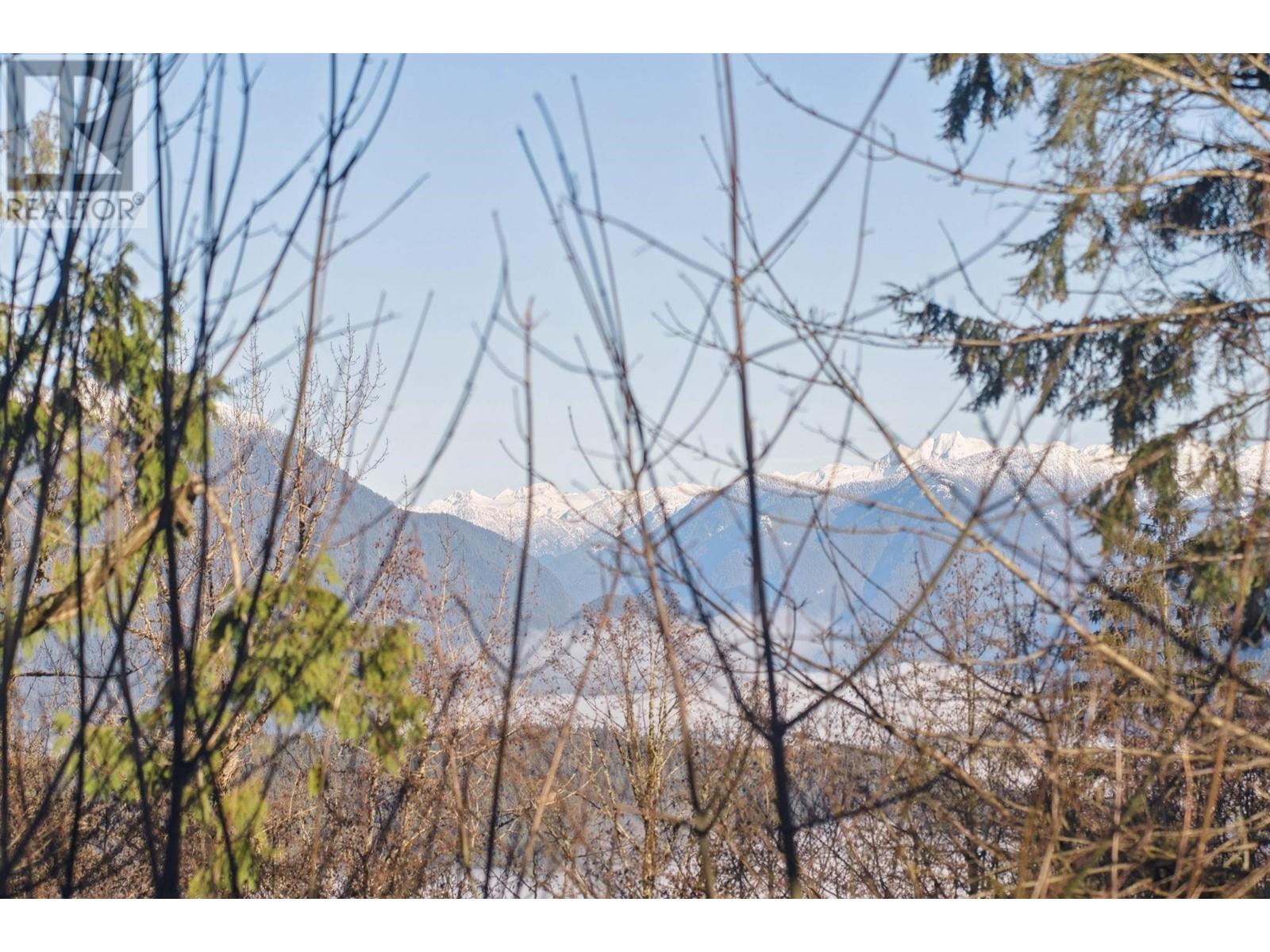 Listing Picture 27 of 33 : 202 9222 UNIVERSITY CRESCENT, Burnaby / 本拿比 - 魯藝地產 Yvonne Lu Group - MLS Medallion Club Member