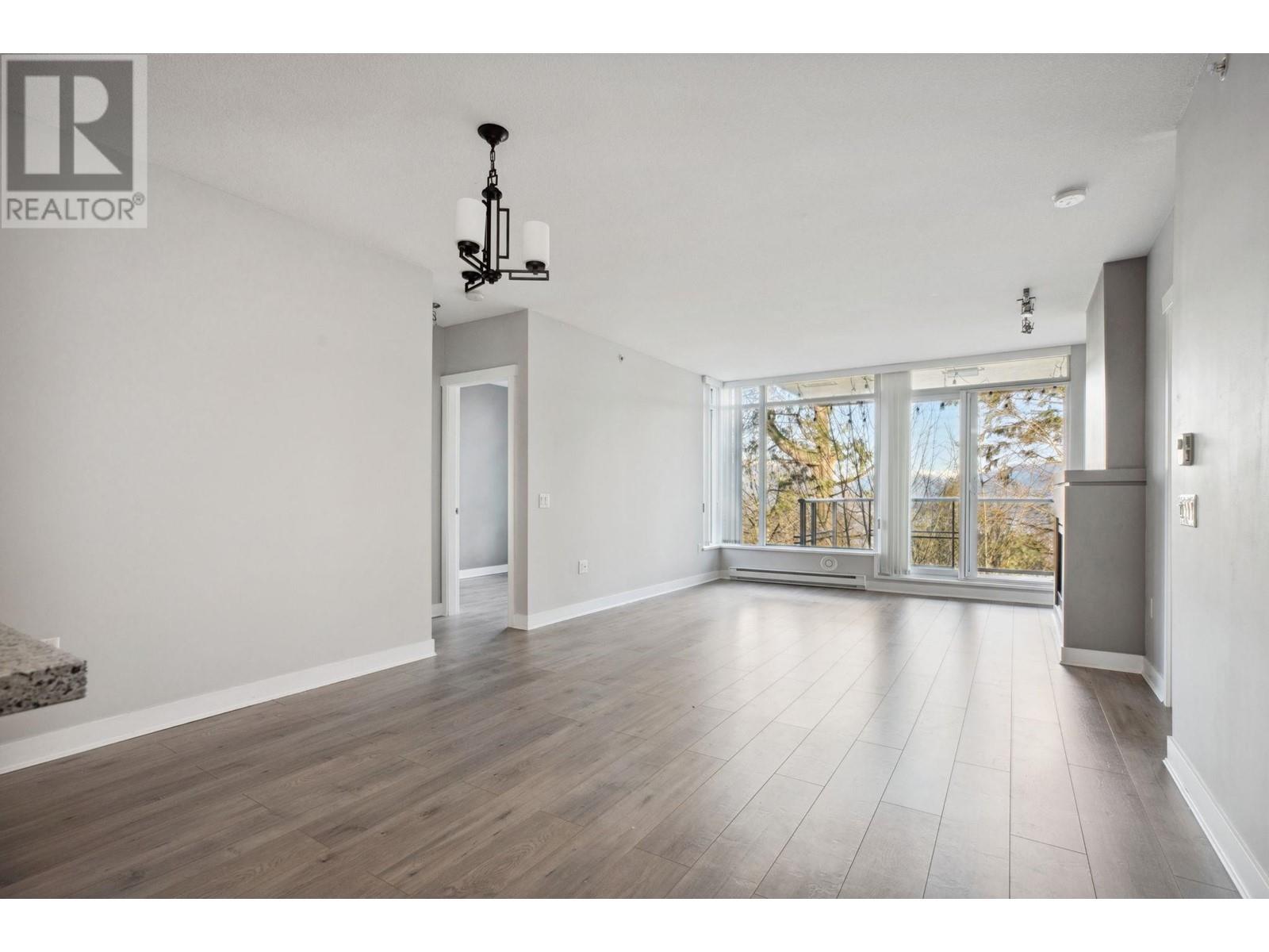 Listing Picture 11 of 33 : 202 9222 UNIVERSITY CRESCENT, Burnaby / 本拿比 - 魯藝地產 Yvonne Lu Group - MLS Medallion Club Member