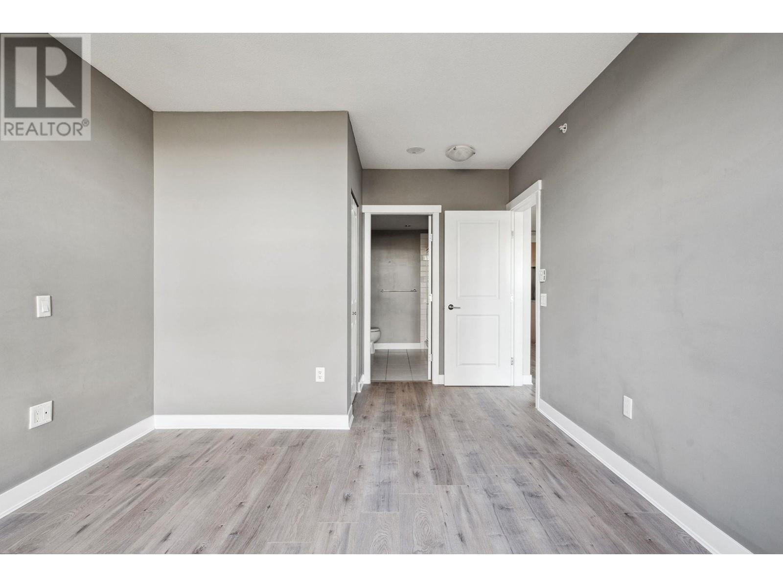Listing Picture 19 of 33 : 202 9222 UNIVERSITY CRESCENT, Burnaby / 本拿比 - 魯藝地產 Yvonne Lu Group - MLS Medallion Club Member