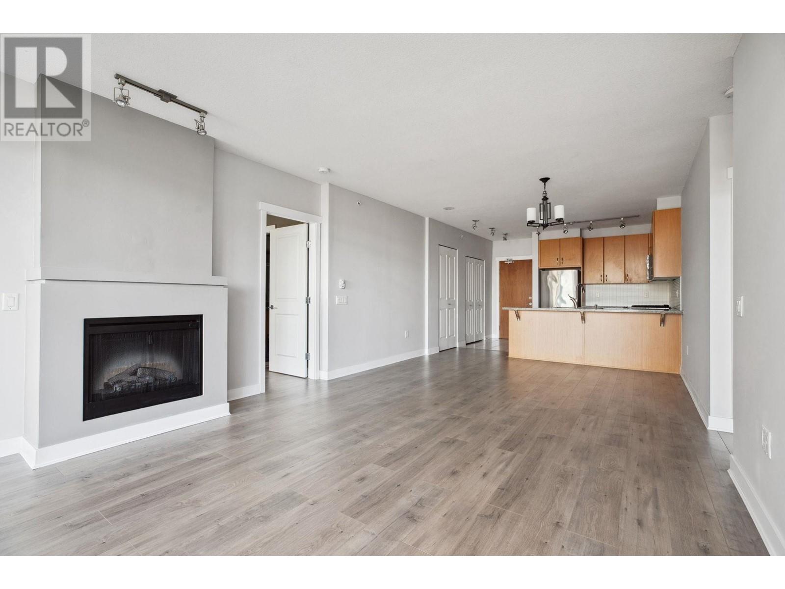 Listing Picture 17 of 33 : 202 9222 UNIVERSITY CRESCENT, Burnaby / 本拿比 - 魯藝地產 Yvonne Lu Group - MLS Medallion Club Member