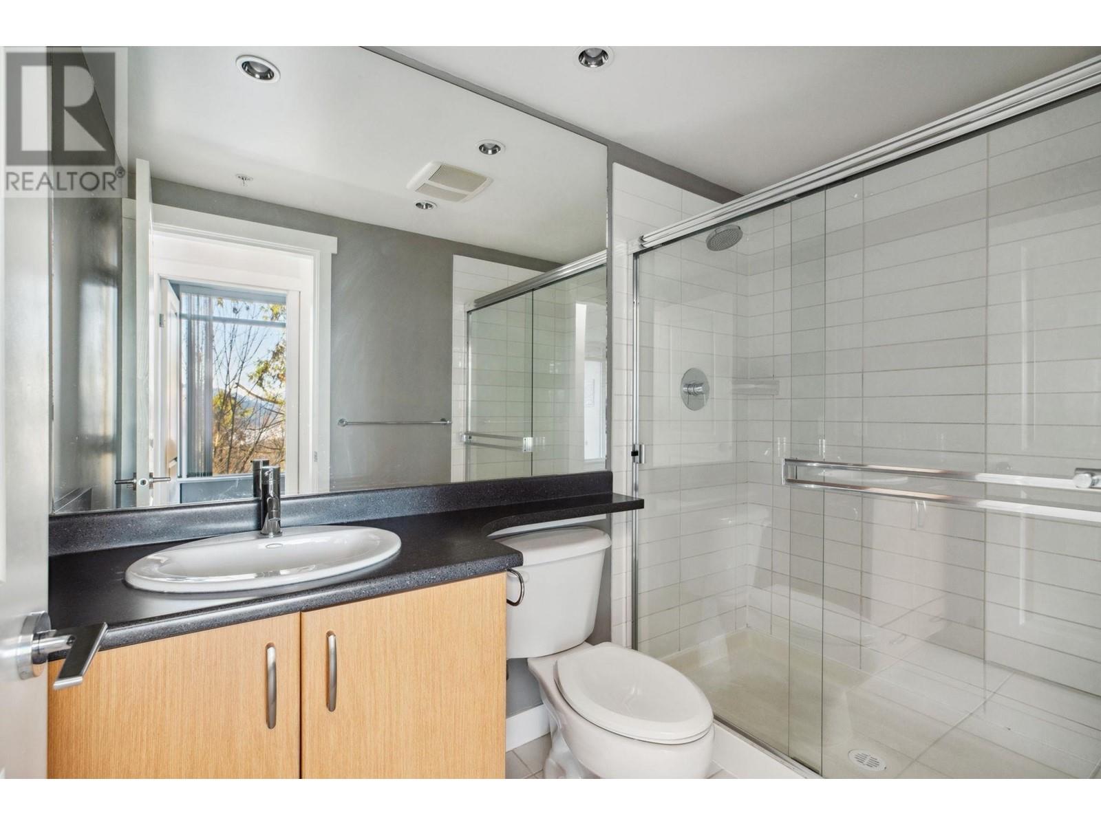 Listing Picture 26 of 33 : 202 9222 UNIVERSITY CRESCENT, Burnaby / 本拿比 - 魯藝地產 Yvonne Lu Group - MLS Medallion Club Member