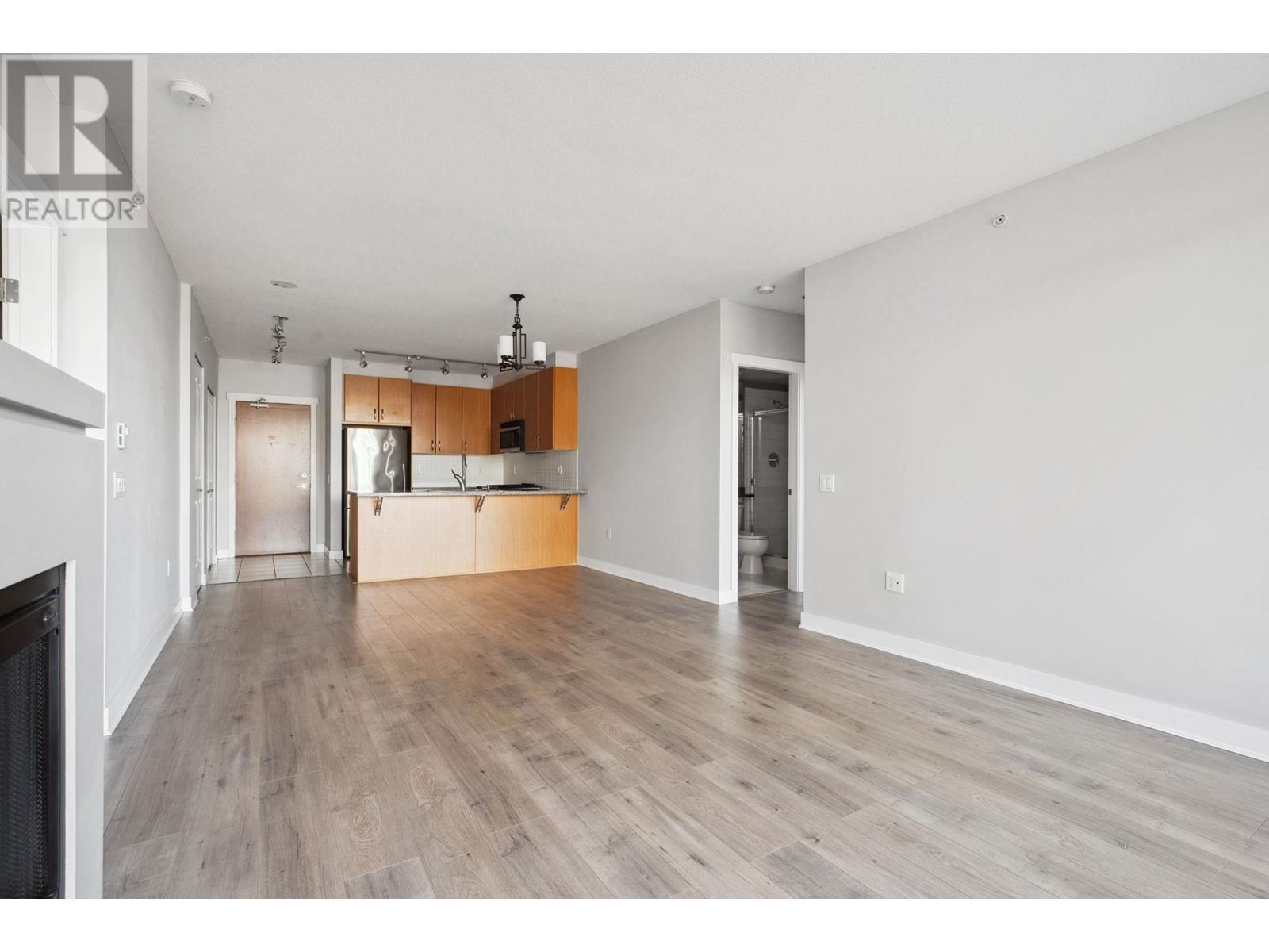 Listing Picture 15 of 33 : 202 9222 UNIVERSITY CRESCENT, Burnaby / 本拿比 - 魯藝地產 Yvonne Lu Group - MLS Medallion Club Member