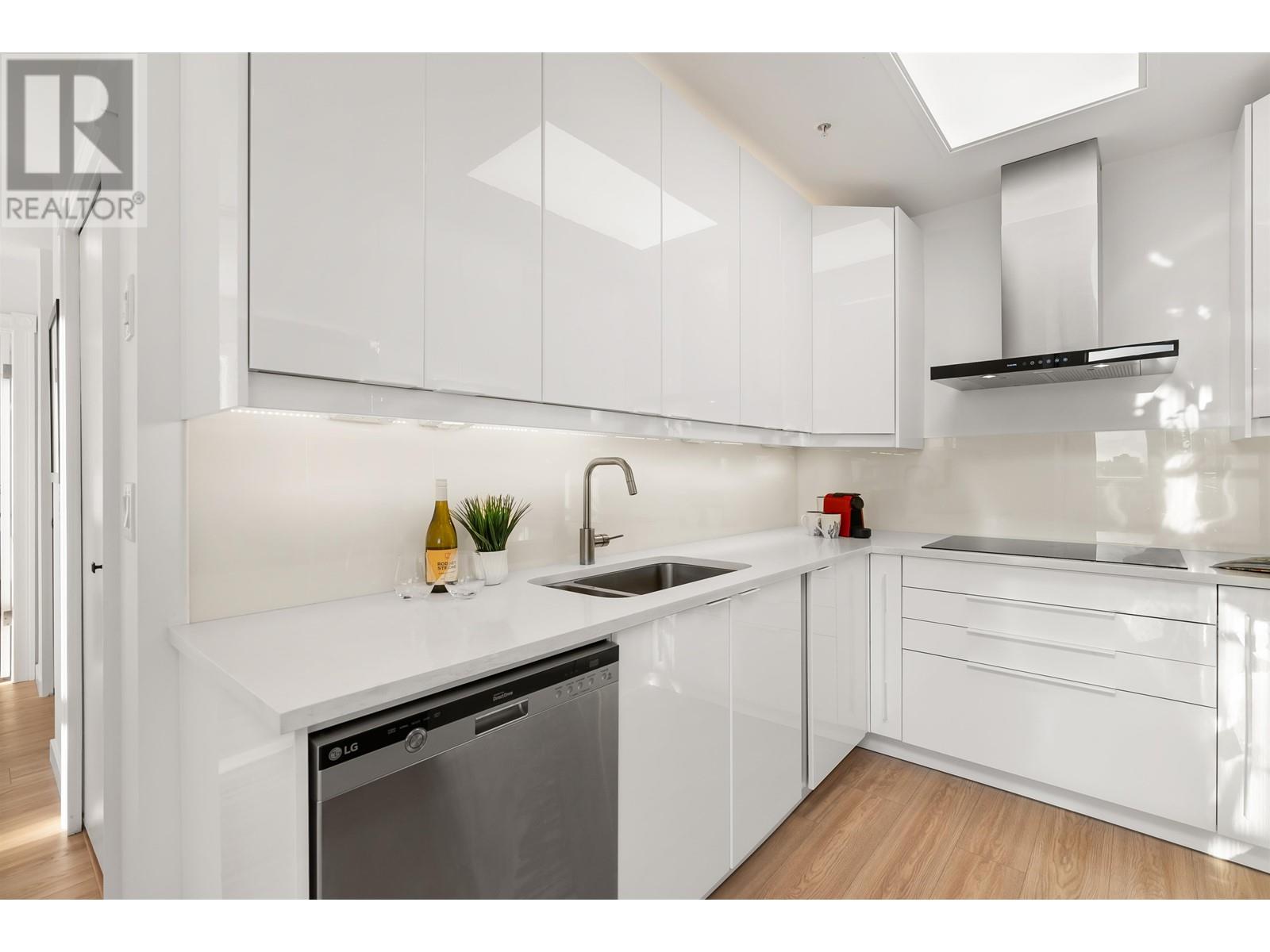 Listing Picture 14 of 32 : 2302 289 DRAKE STREET, Vancouver / 溫哥華 - 魯藝地產 Yvonne Lu Group - MLS Medallion Club Member