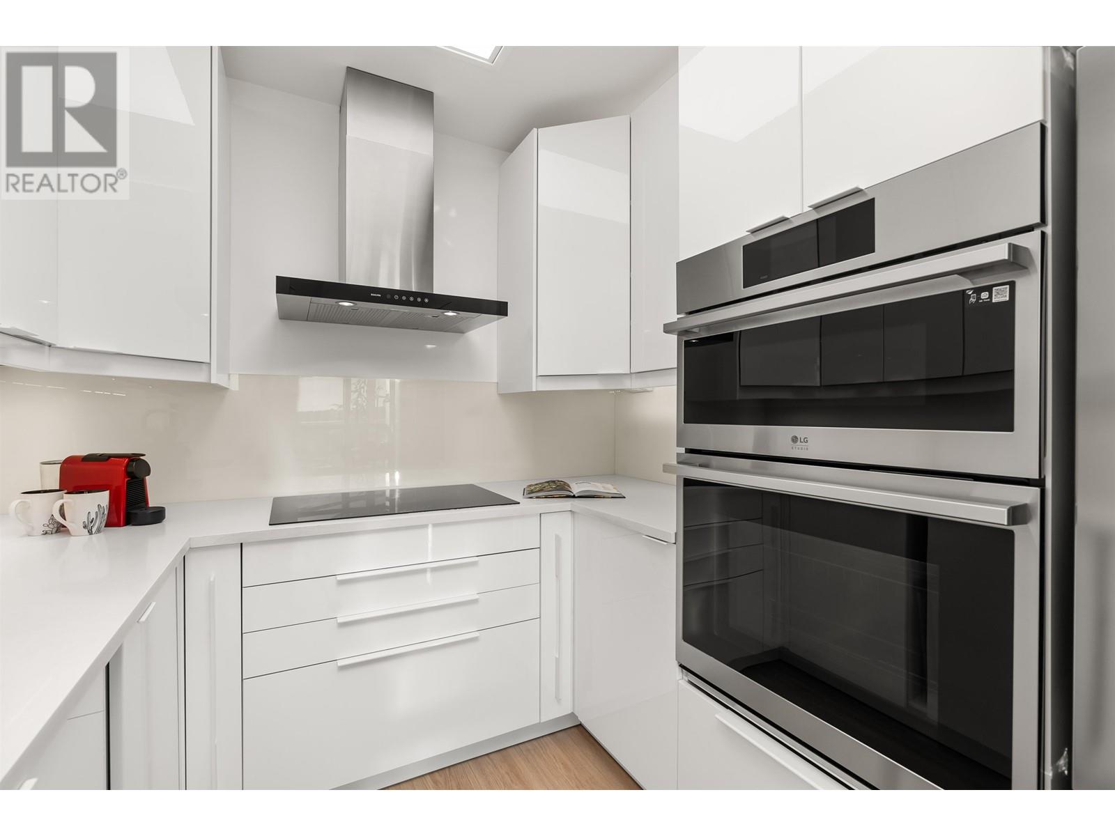 Listing Picture 17 of 32 : 2302 289 DRAKE STREET, Vancouver / 溫哥華 - 魯藝地產 Yvonne Lu Group - MLS Medallion Club Member