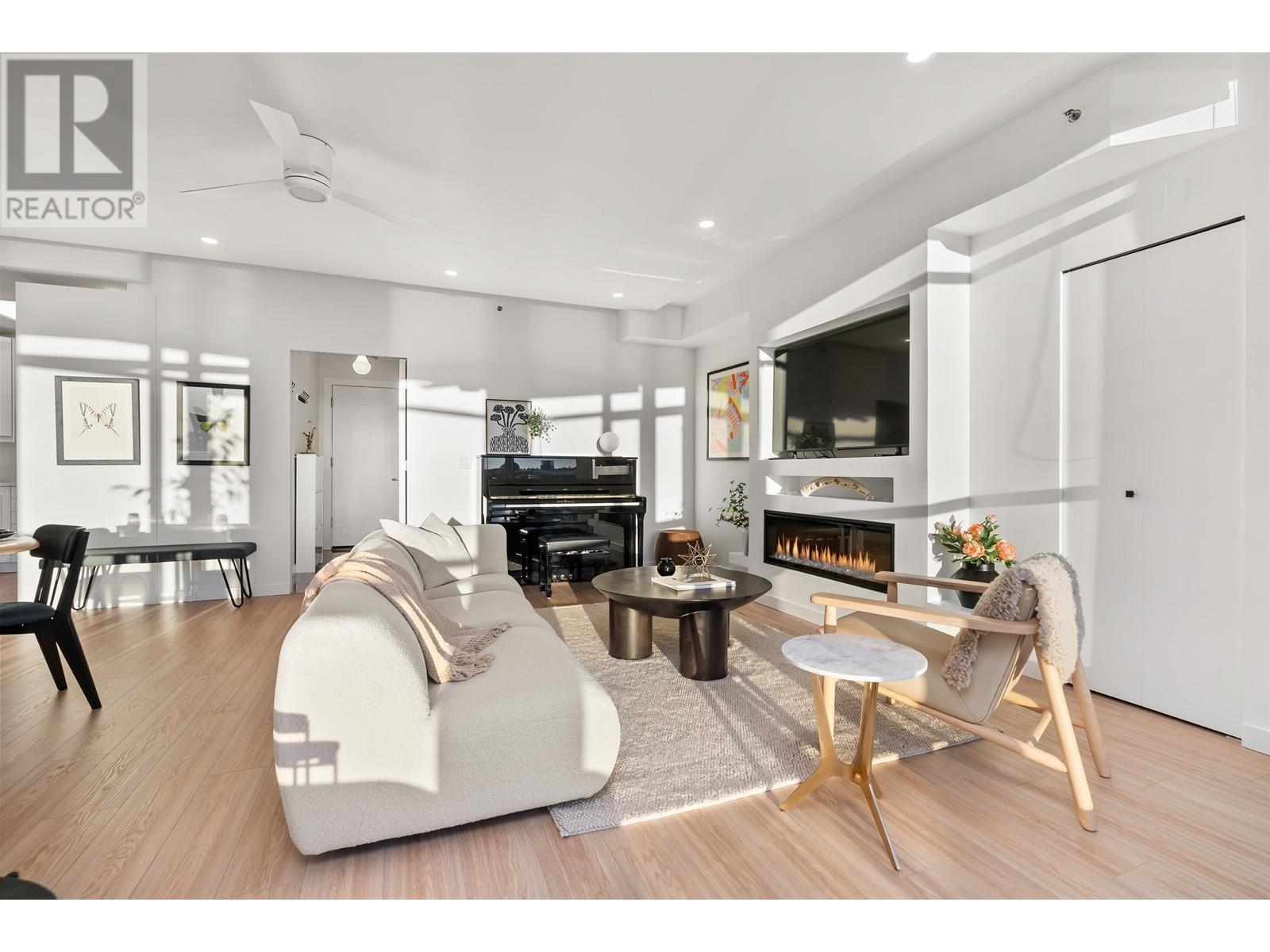 Listing Picture 7 of 32 : 2302 289 DRAKE STREET, Vancouver / 溫哥華 - 魯藝地產 Yvonne Lu Group - MLS Medallion Club Member