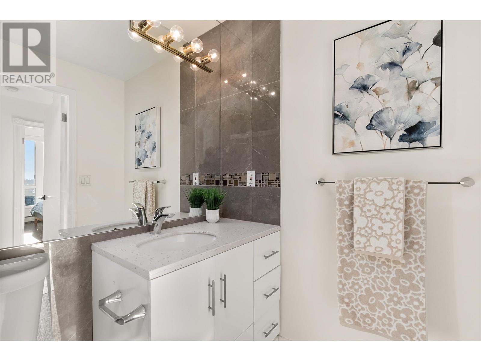 Listing Picture 23 of 32 : 2302 289 DRAKE STREET, Vancouver / 溫哥華 - 魯藝地產 Yvonne Lu Group - MLS Medallion Club Member