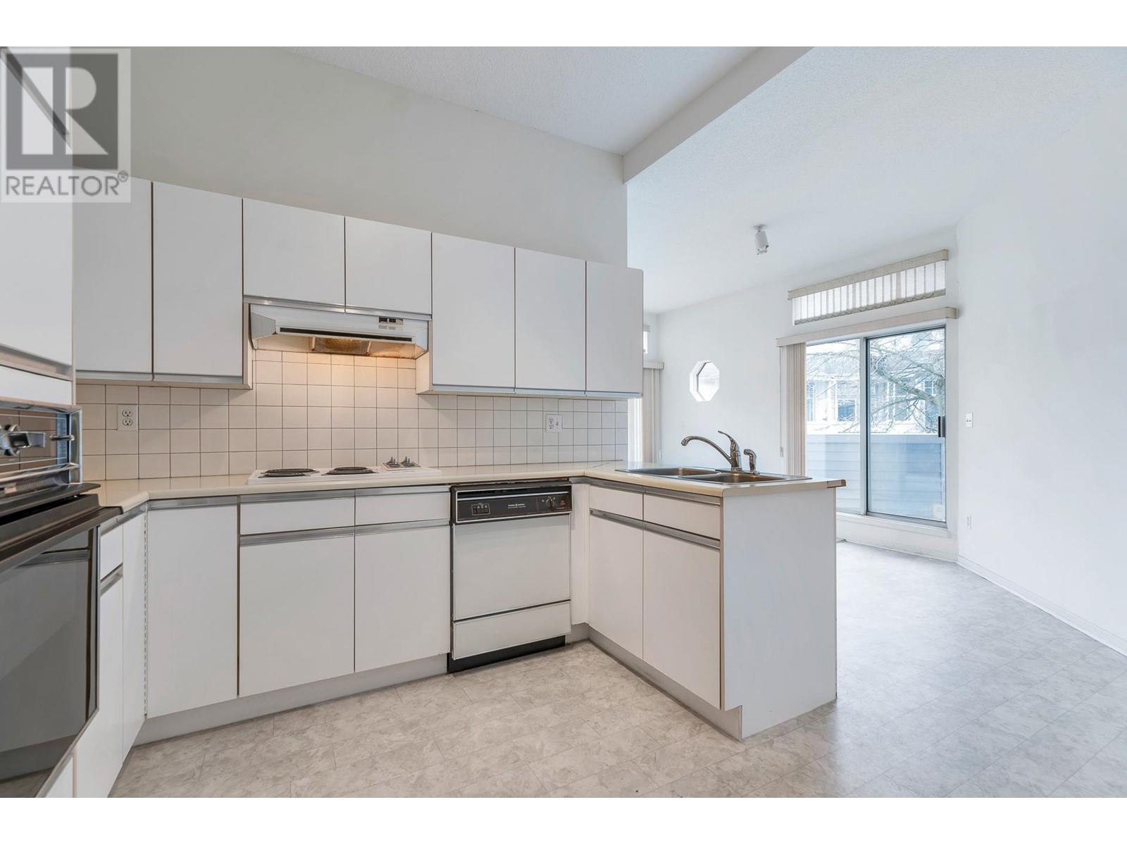 Listing Picture 17 of 37 : 206 7660 MINORU BOULEVARD, Richmond / 烈治文 - 魯藝地產 Yvonne Lu Group - MLS Medallion Club Member