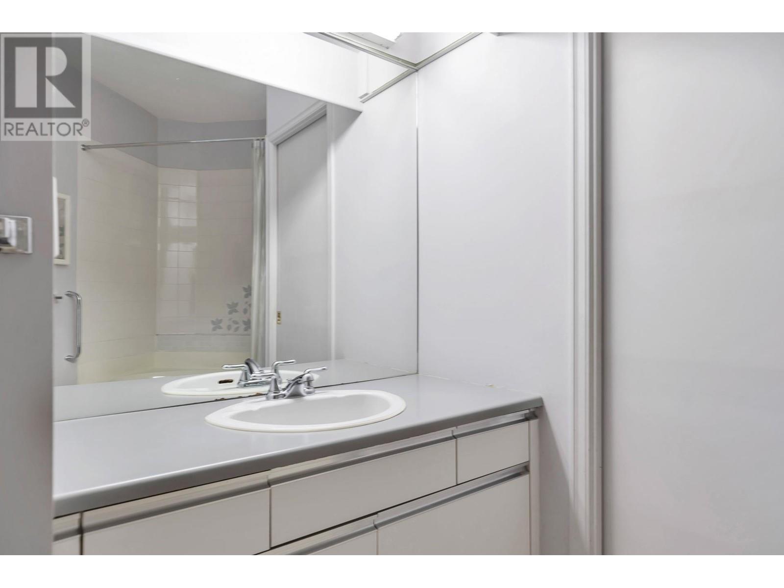 Listing Picture 33 of 37 : 206 7660 MINORU BOULEVARD, Richmond / 烈治文 - 魯藝地產 Yvonne Lu Group - MLS Medallion Club Member