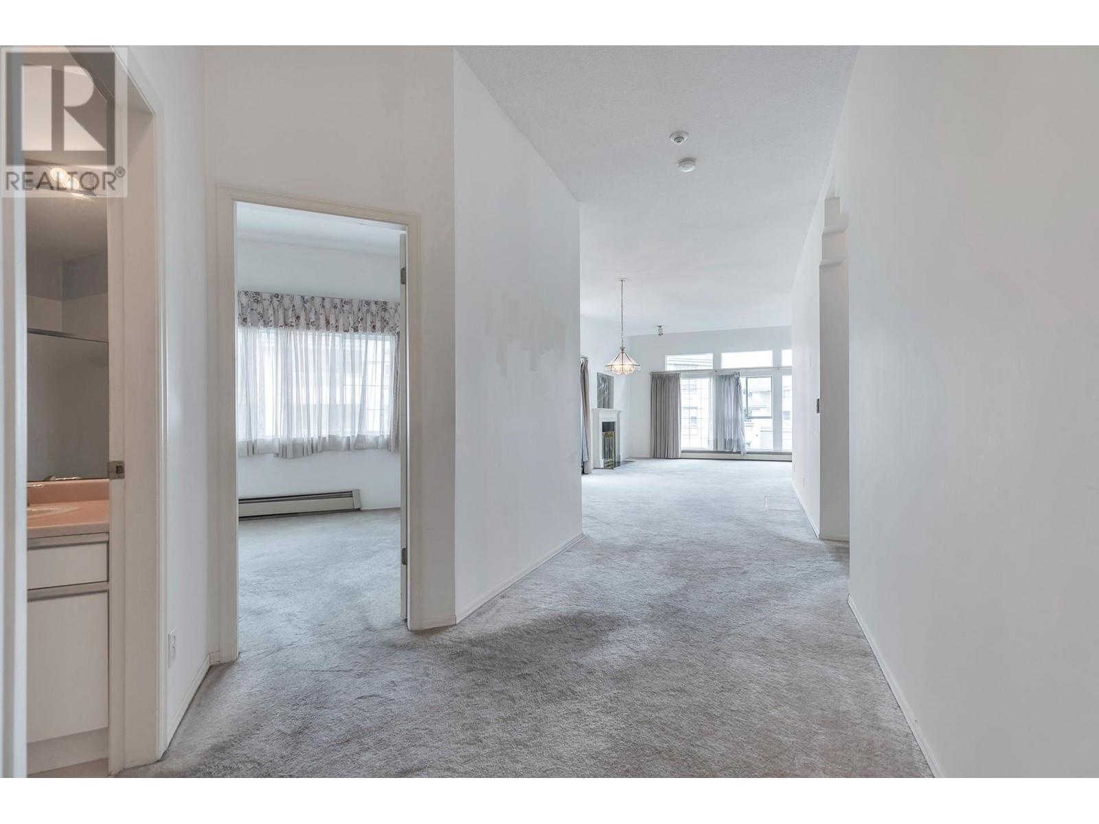 Listing Picture 4 of 37 : 206 7660 MINORU BOULEVARD, Richmond / 烈治文 - 魯藝地產 Yvonne Lu Group - MLS Medallion Club Member