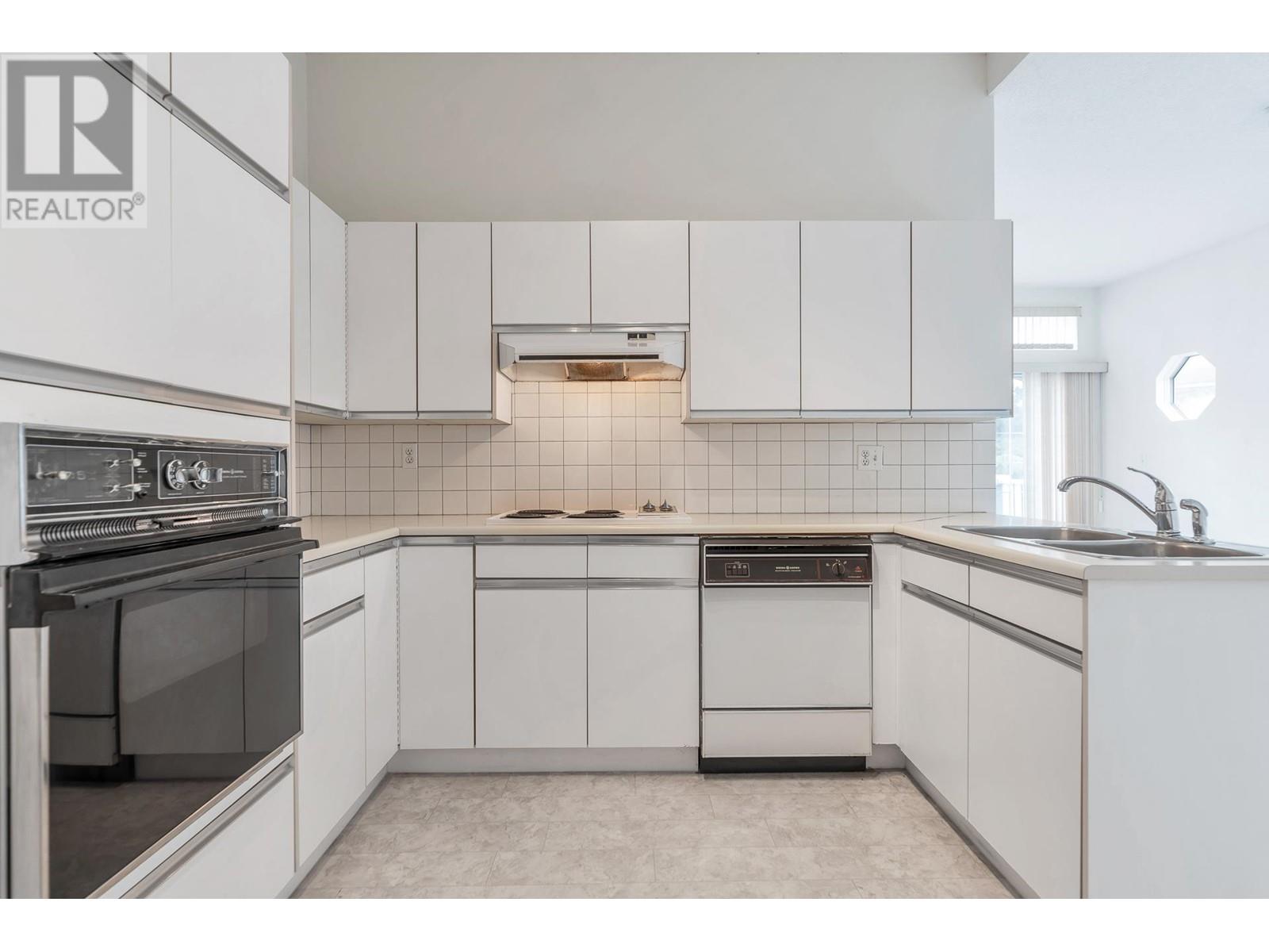 Listing Picture 16 of 37 : 206 7660 MINORU BOULEVARD, Richmond / 烈治文 - 魯藝地產 Yvonne Lu Group - MLS Medallion Club Member