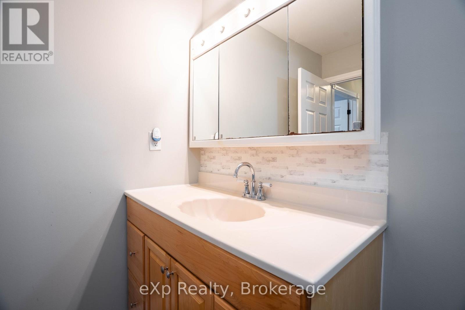 170 Francis Drive, Georgian Bluffs, Ontario  N0H 2K0 - Photo 25 - X12055162