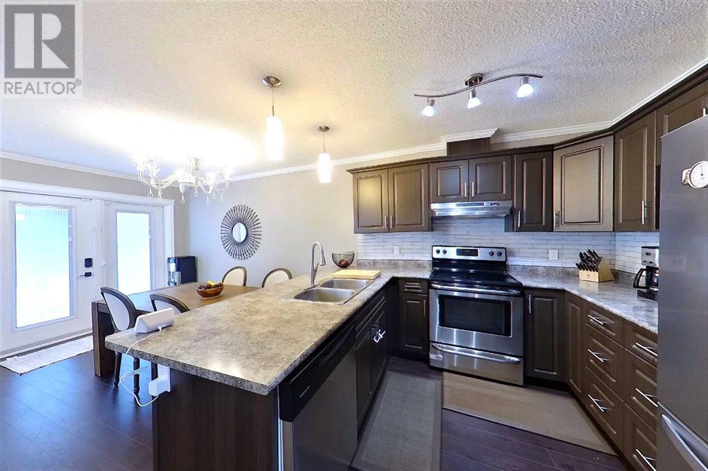 Property at 4322 18 Avenue image 4