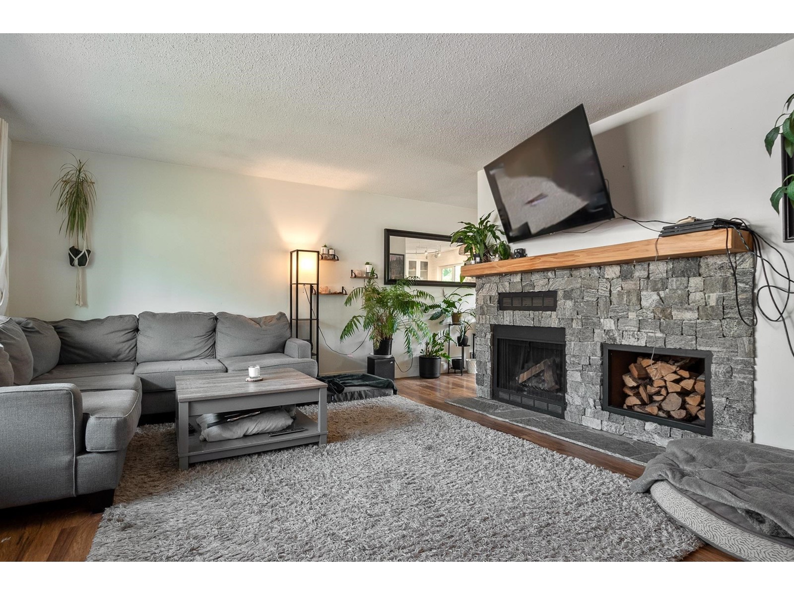 Property at 33582 2 AVENUE image 3
