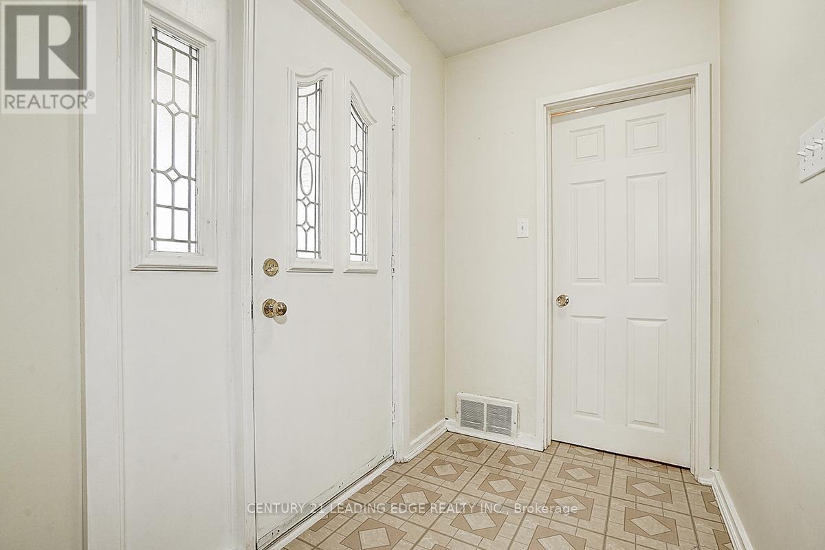 Property at 366 MAIN STREET N image 4