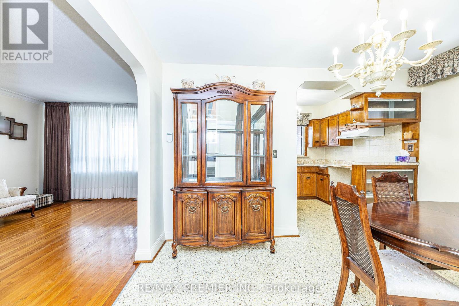 70 Forthbridge Crescent, Toronto, Ontario  M3M 2A3 - Photo 13 - W12055143