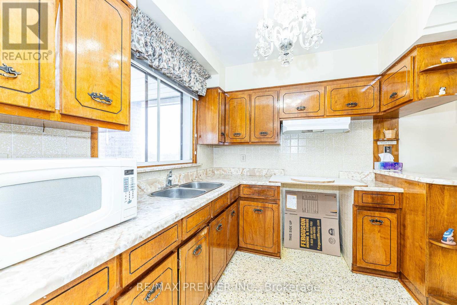 70 Forthbridge Crescent, Toronto, Ontario  M3M 2A3 - Photo 17 - W12055143