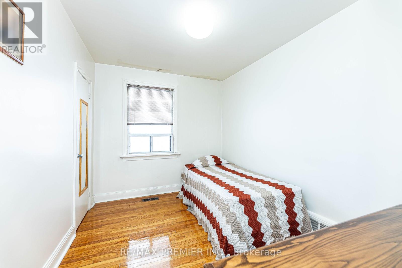 70 Forthbridge Crescent, Toronto, Ontario  M3M 2A3 - Photo 22 - W12055143