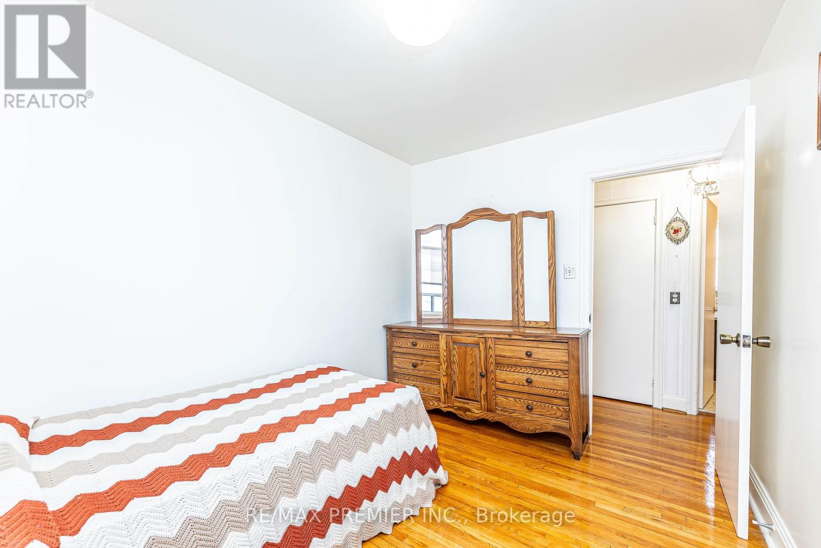 70 Forthbridge Crescent, Toronto, Ontario  M3M 2A3 - Photo 23 - W12055143