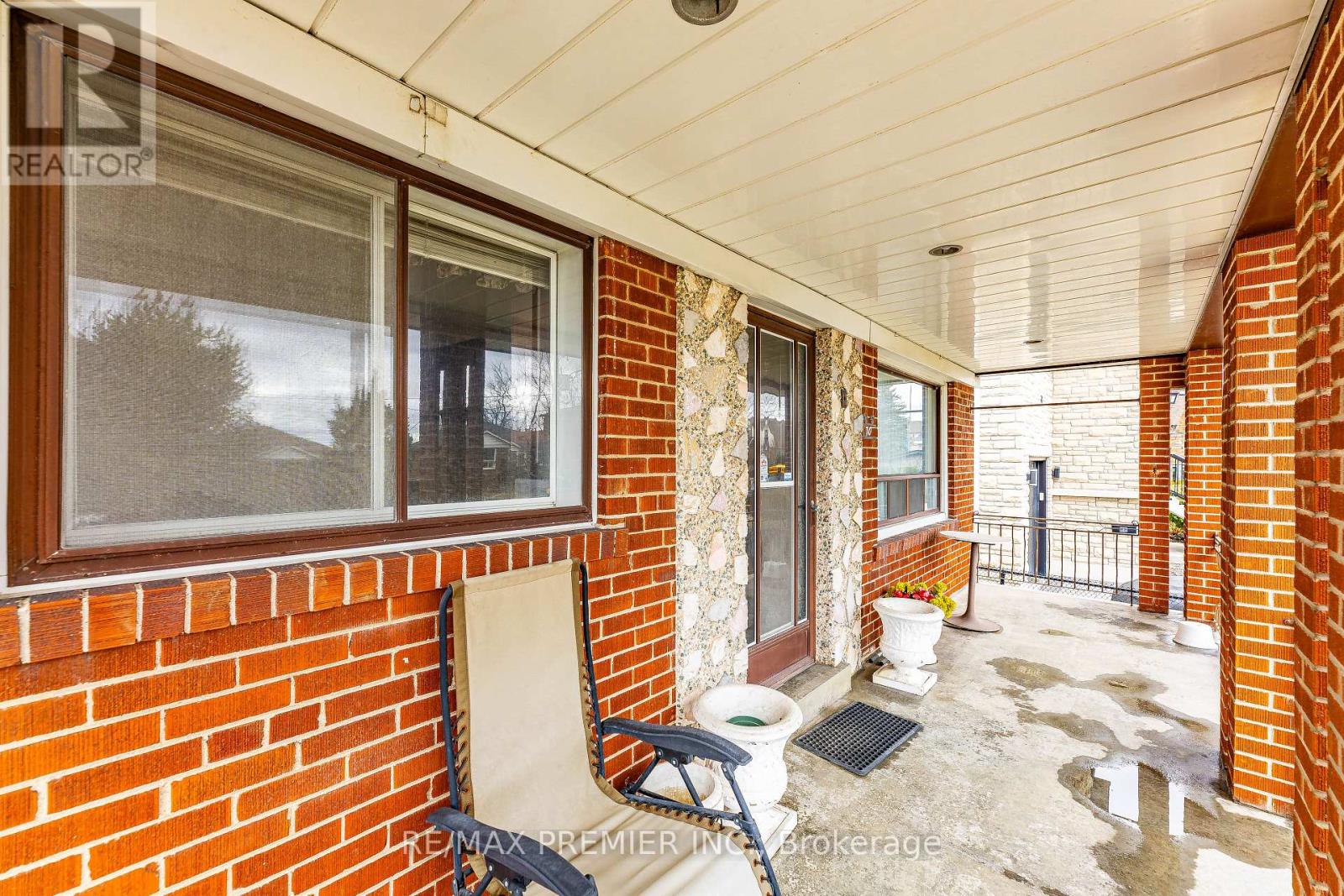 70 Forthbridge Crescent, Toronto, Ontario  M3M 2A3 - Photo 6 - W12055143