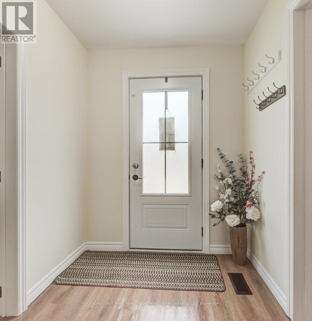 Property at 27 STATION STREET image 5