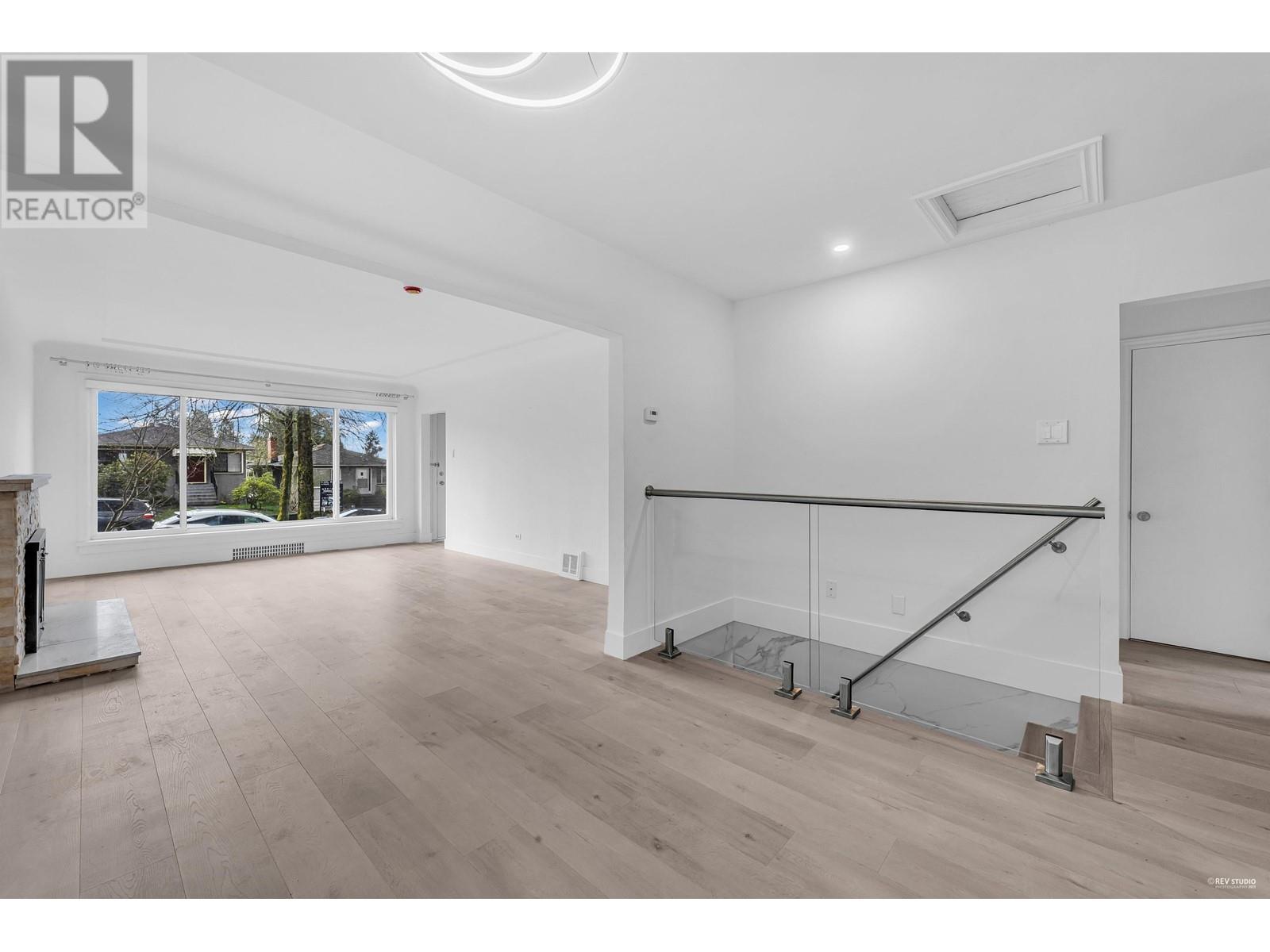 1651 E 37th Avenue, Vancouver, British Columbia  V5P 1E4 - Photo 9 - R2984640