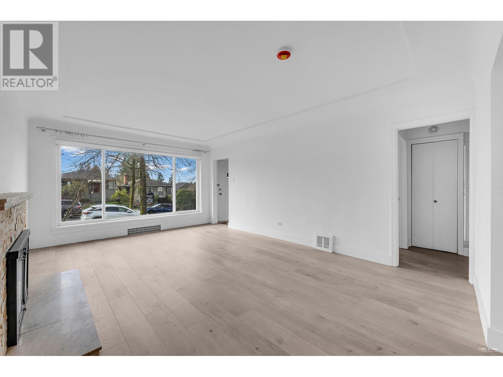 Property at 1651 E 37TH AVENUE image 3