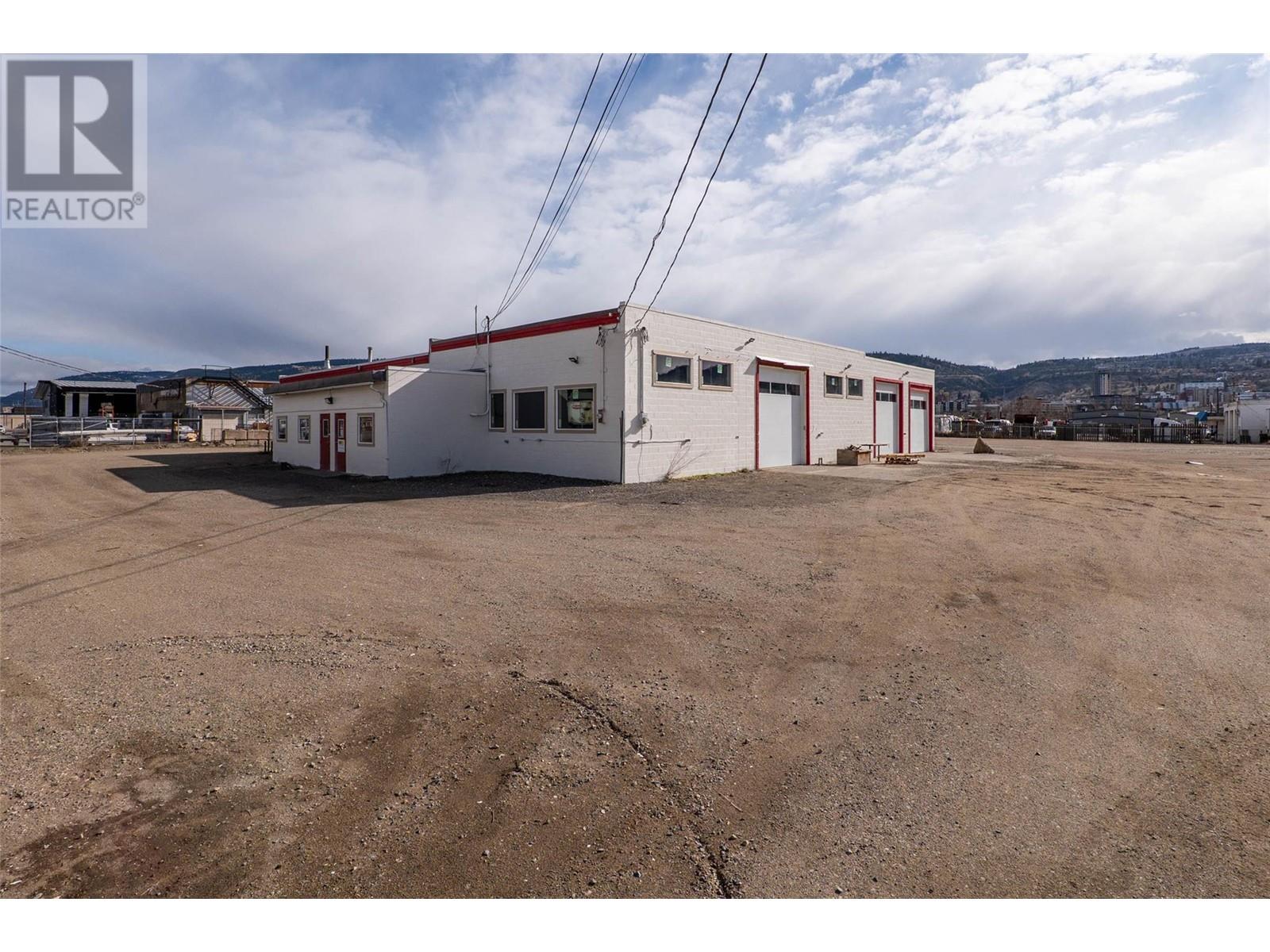 Property at 663 Sarcee Street W image 4