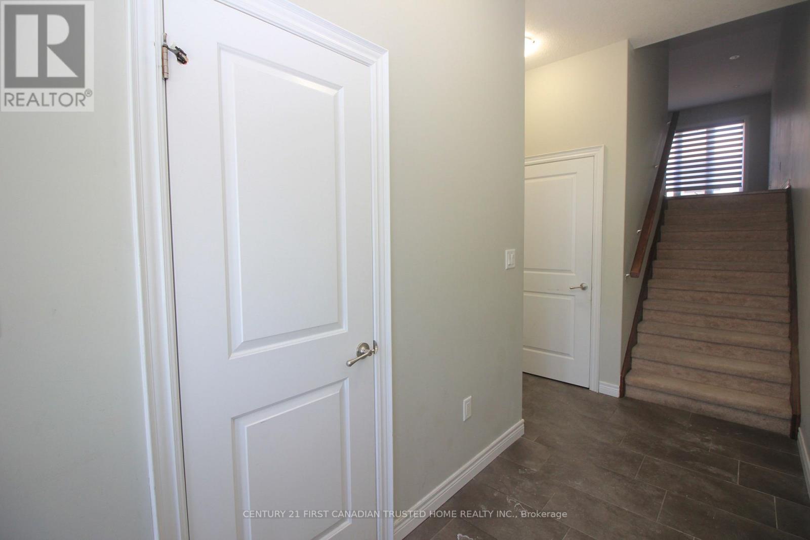 Property at 1050 OAKCROSSING GATE image 5