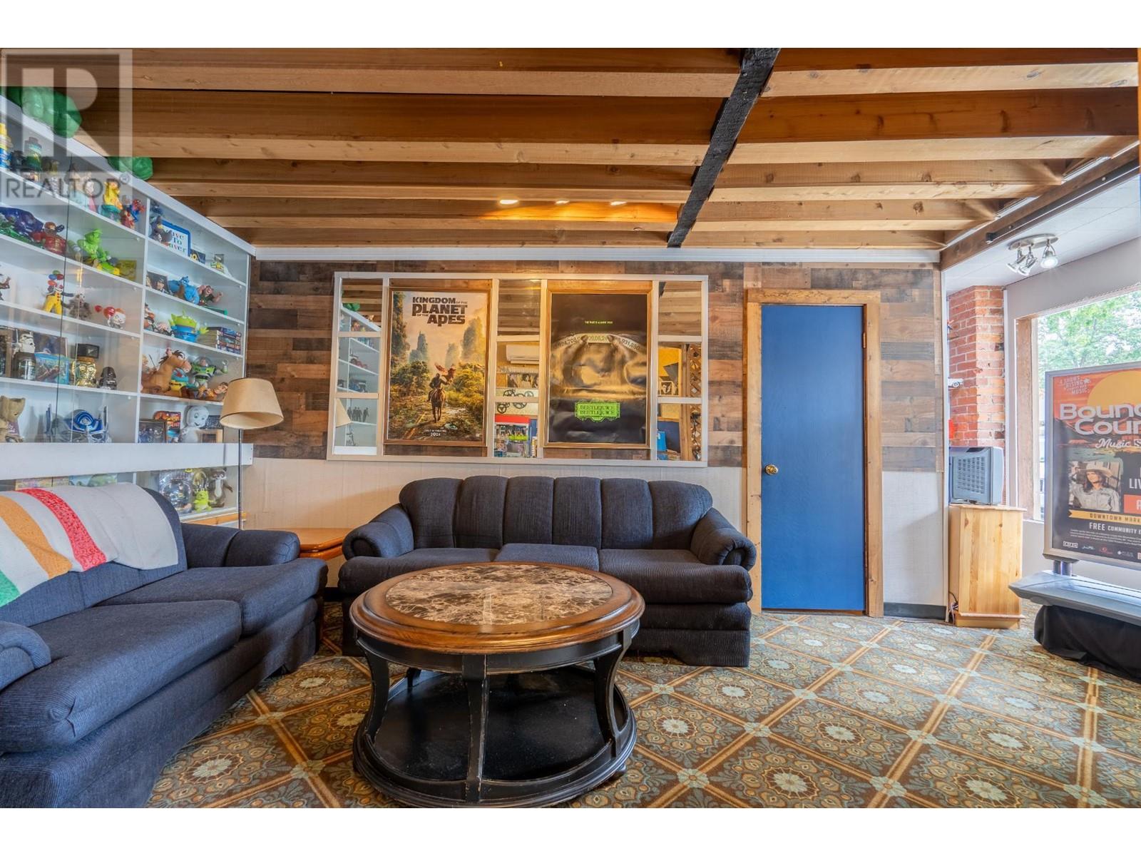 Property at 257 MARKET Avenue image 4