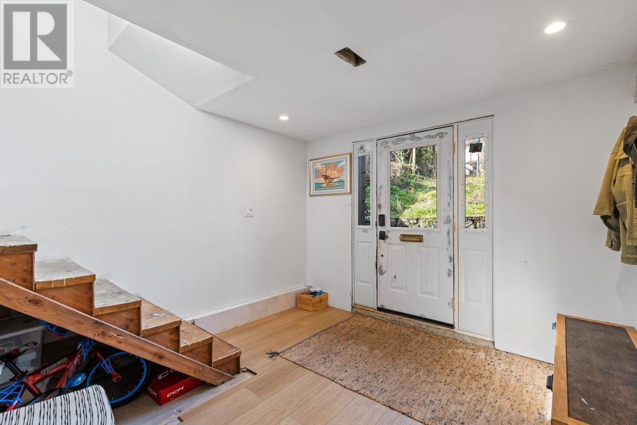 1110 Deep Cove Road, North Vancouver, British Columbia  V7G 1S3 - Photo 17 - R2984763