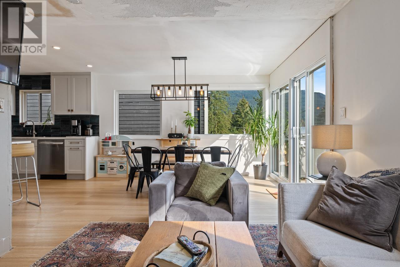 1110 Deep Cove Road, North Vancouver, British Columbia  V7G 1S3 - Photo 5 - R2984763