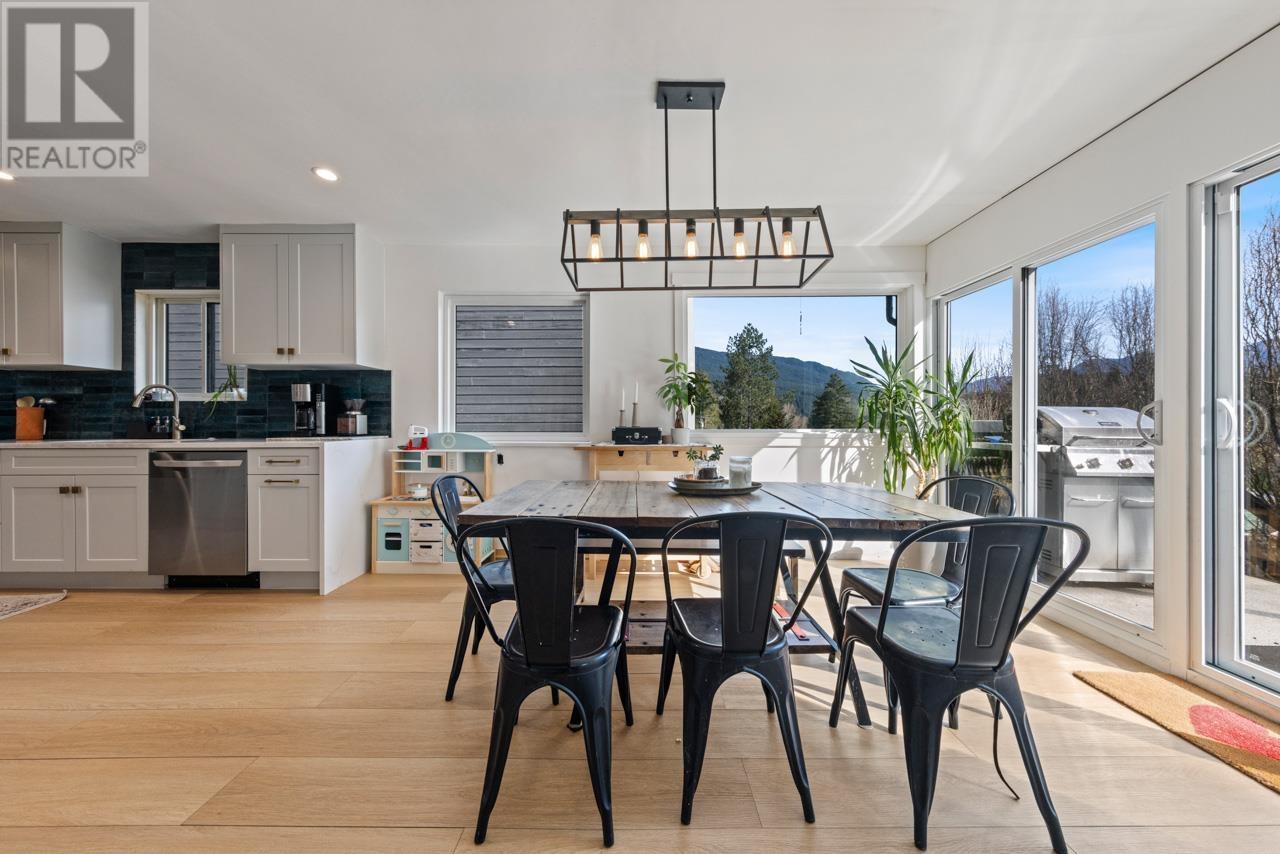 1110 Deep Cove Road, North Vancouver, British Columbia  V7G 1S3 - Photo 6 - R2984763