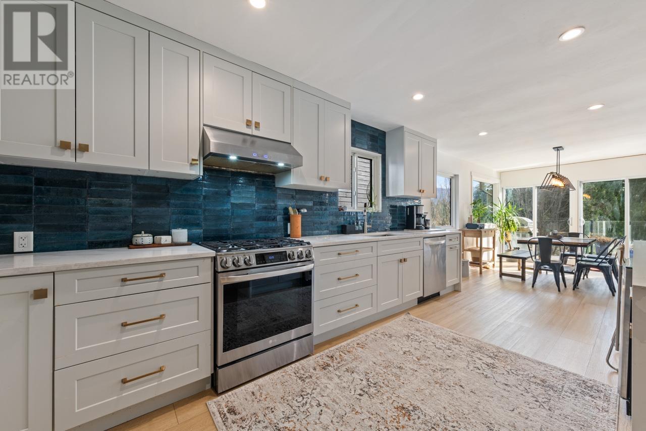 1110 Deep Cove Road, North Vancouver, British Columbia  V7G 1S3 - Photo 8 - R2984763