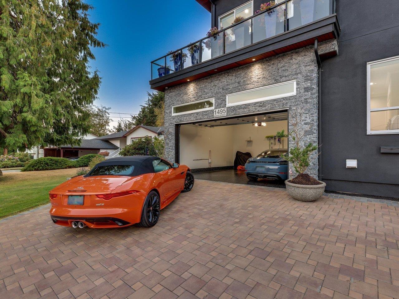 Property at 1495 MAPLE STREET image 4