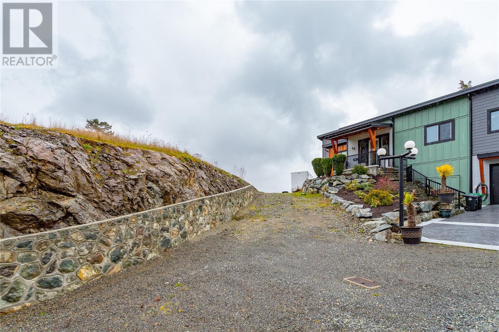 Property at 2 Conkor Hts image 4