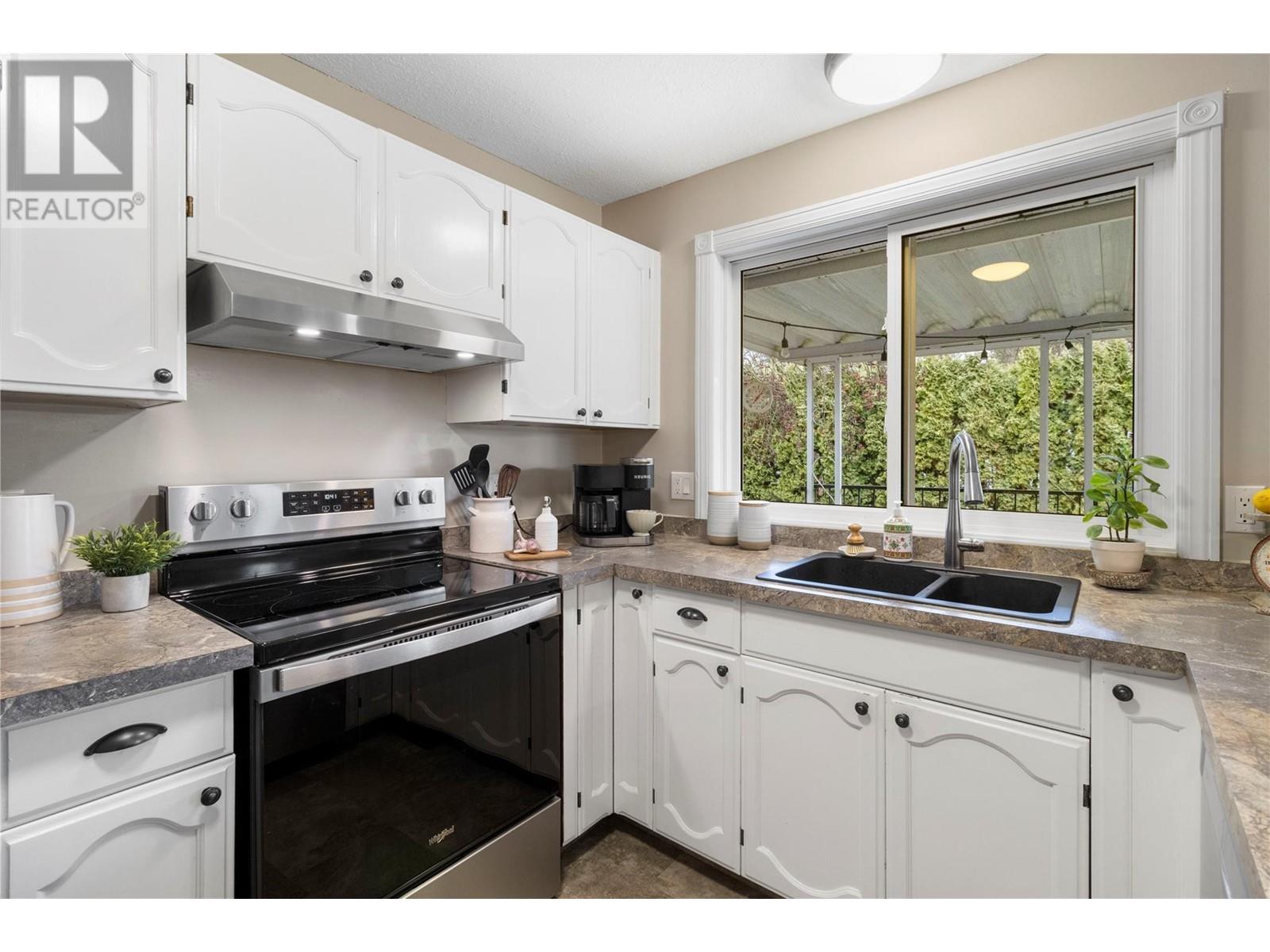 271 28 Street Ne, Salmon Arm, British Columbia  V1E 1Z8 - Photo 13 - 10340089