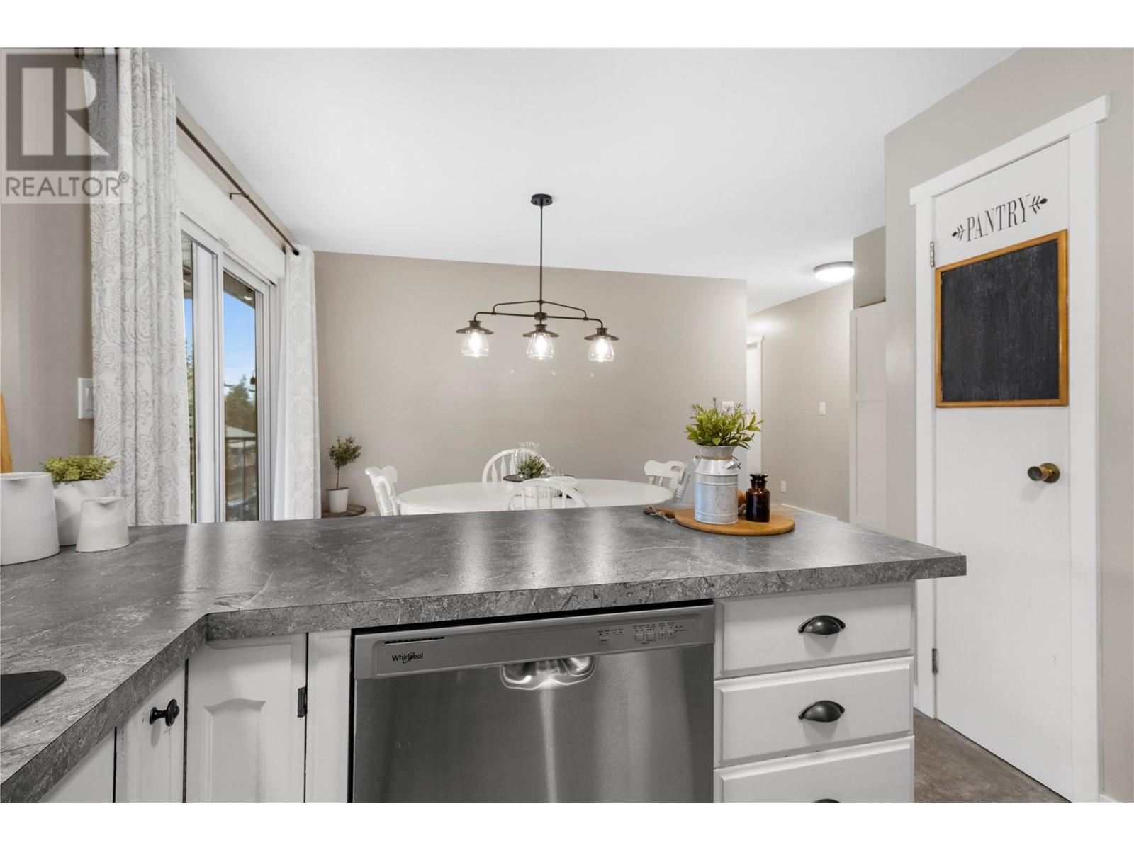 271 28 Street Ne, Salmon Arm, British Columbia  V1E 1Z8 - Photo 14 - 10340089