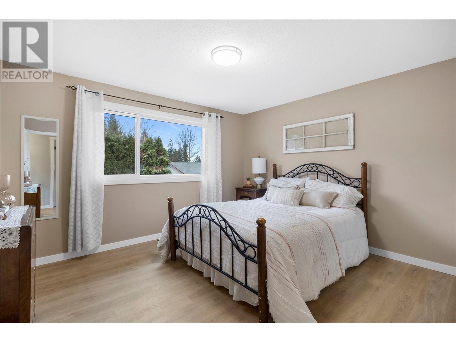 271 28 Street Ne, Salmon Arm, British Columbia  V1E 1Z8 - Photo 15 - 10340089