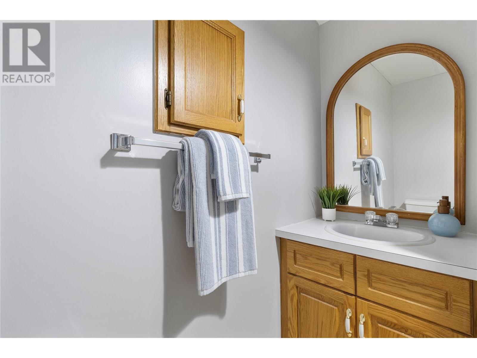 271 28 Street Ne, Salmon Arm, British Columbia  V1E 1Z8 - Photo 31 - 10340089