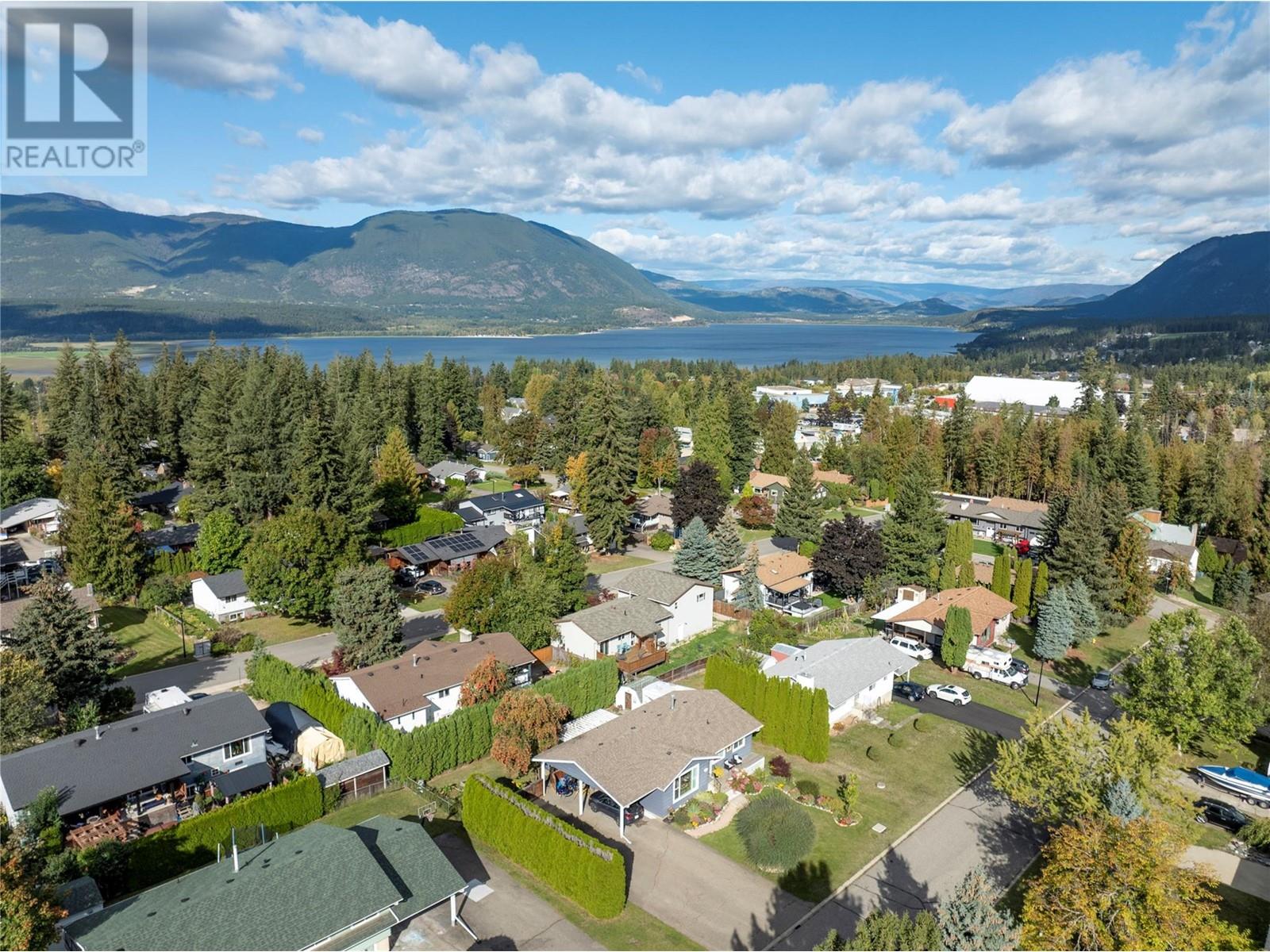 271 28 Street Ne, Salmon Arm, British Columbia  V1E 1Z8 - Photo 4 - 10340089
