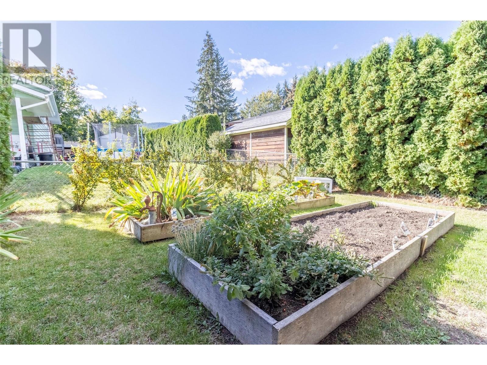 271 28 Street Ne, Salmon Arm, British Columbia  V1E 1Z8 - Photo 43 - 10340089